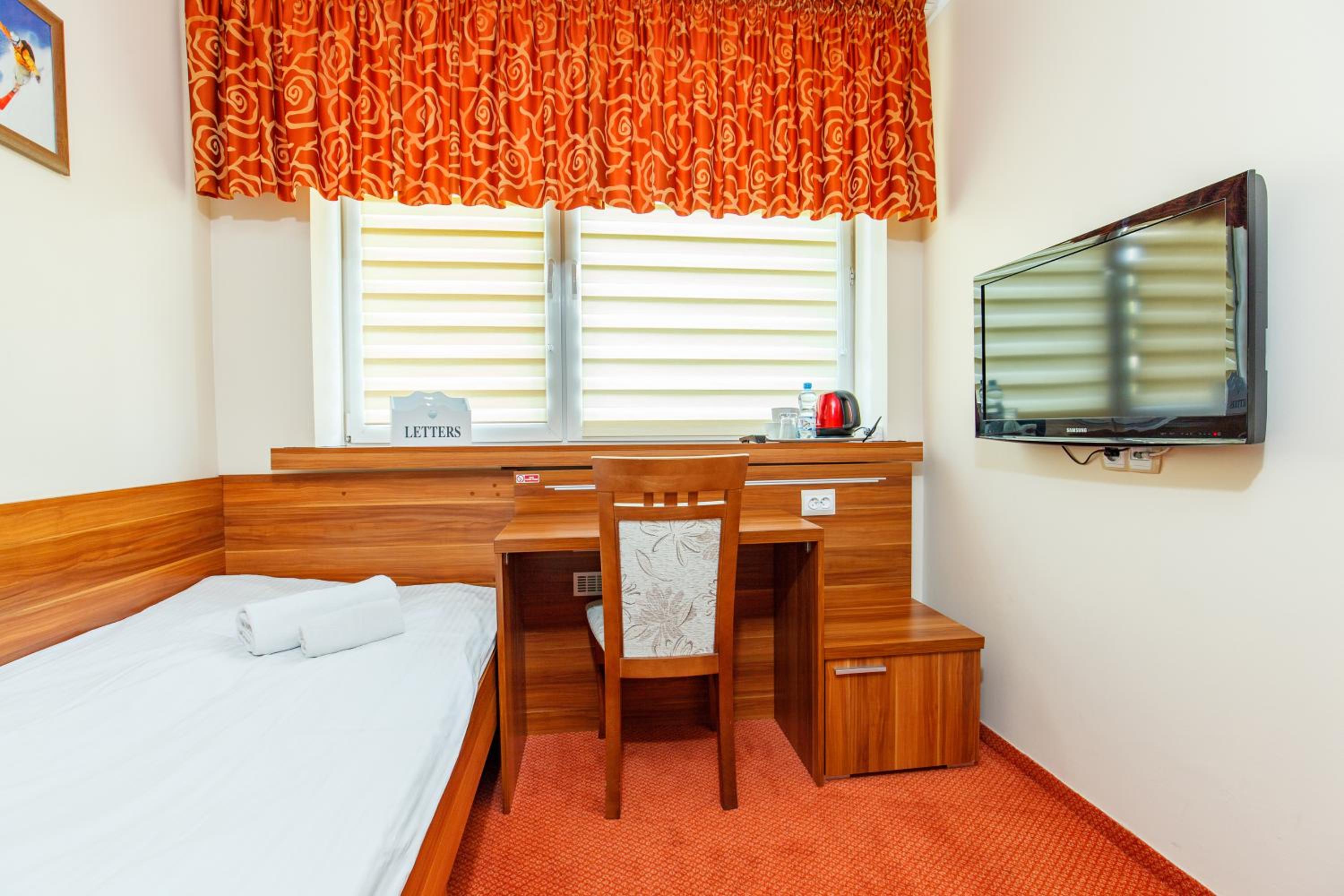 Single Room photo 2