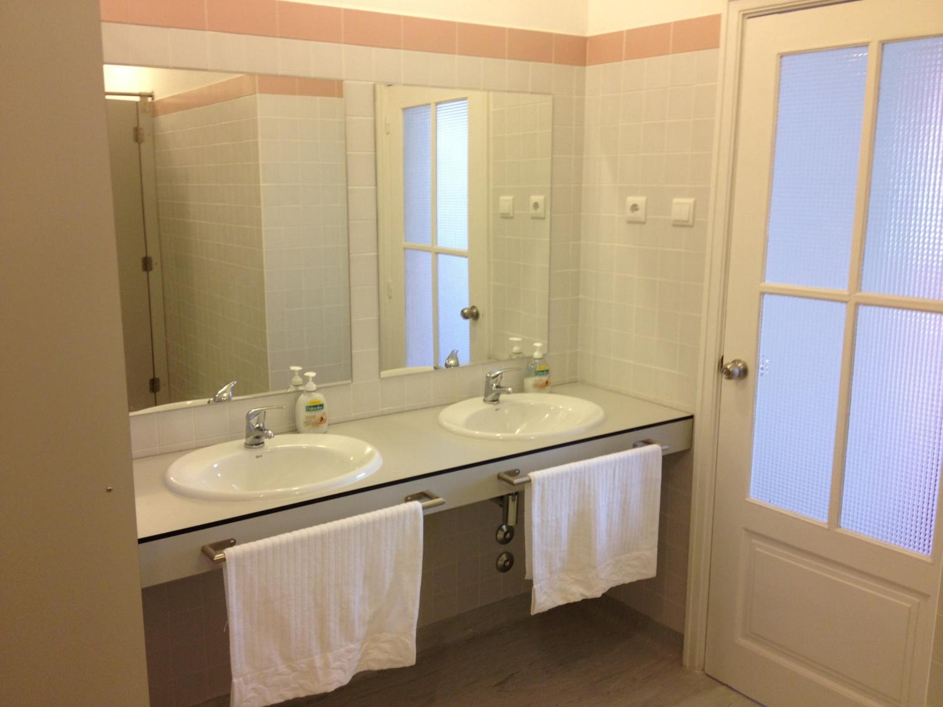 Budget Double Room photo 3