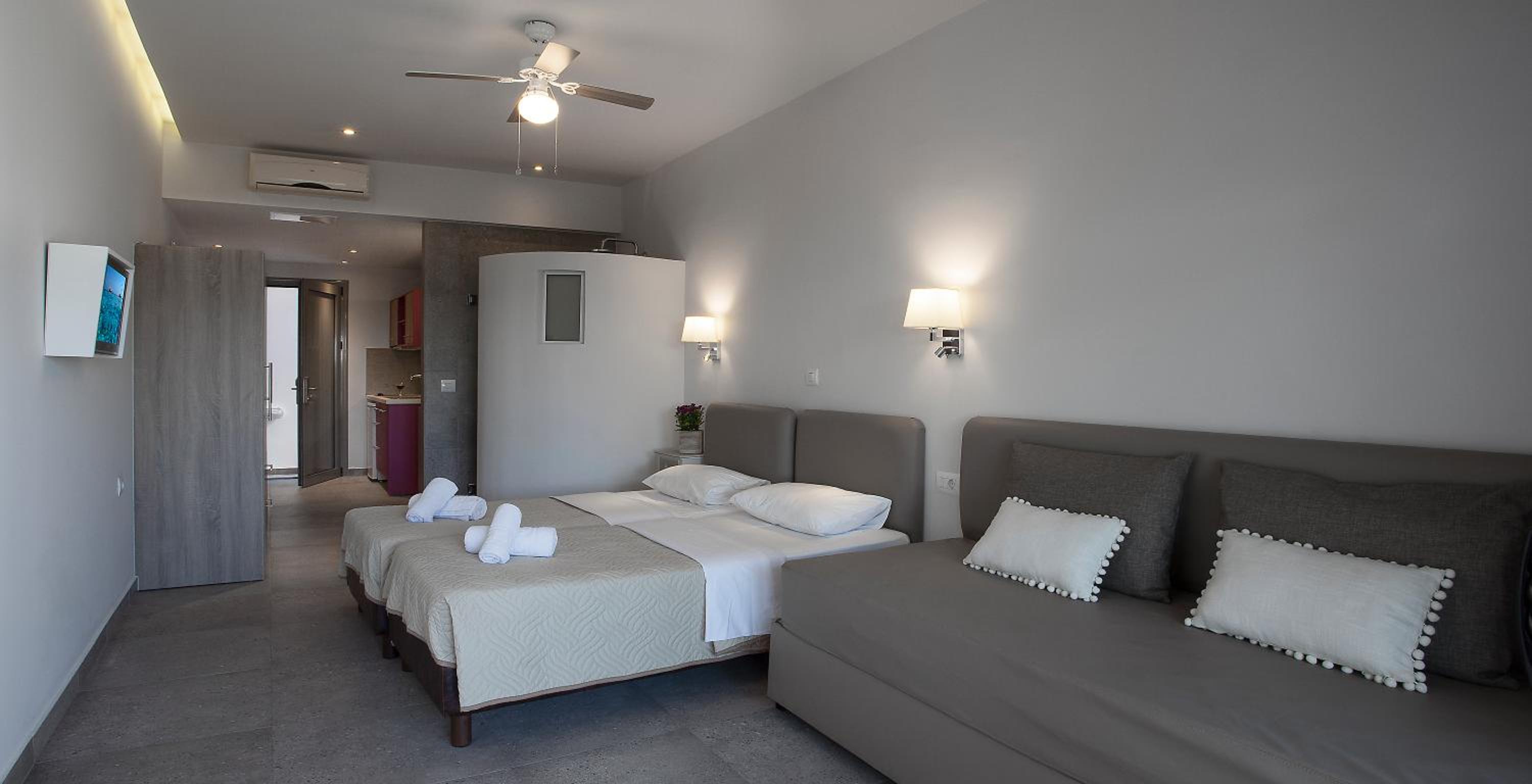 Deluxe Apartment photo 2