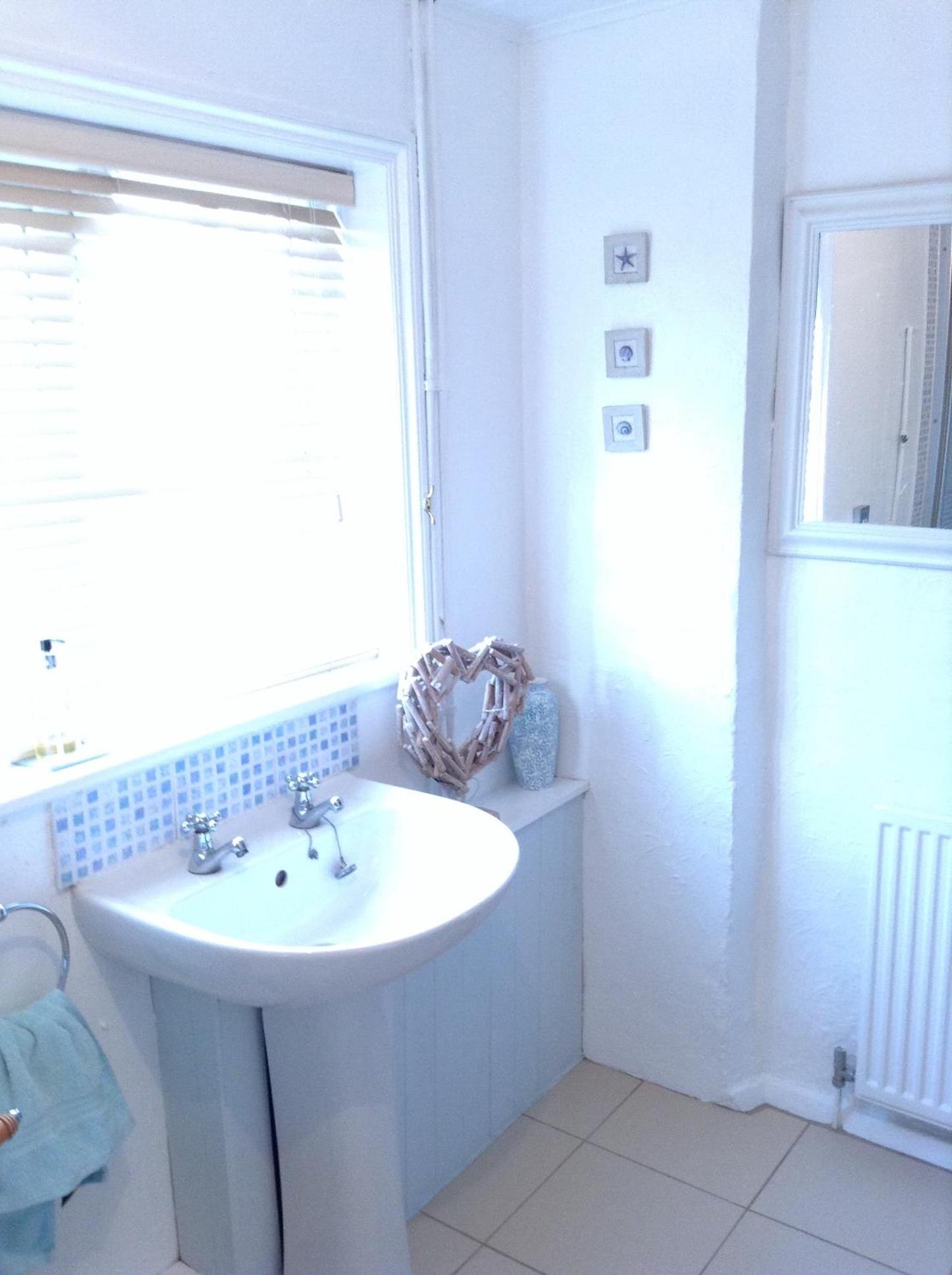 Double Room with Private External Bathroom - Photo 9