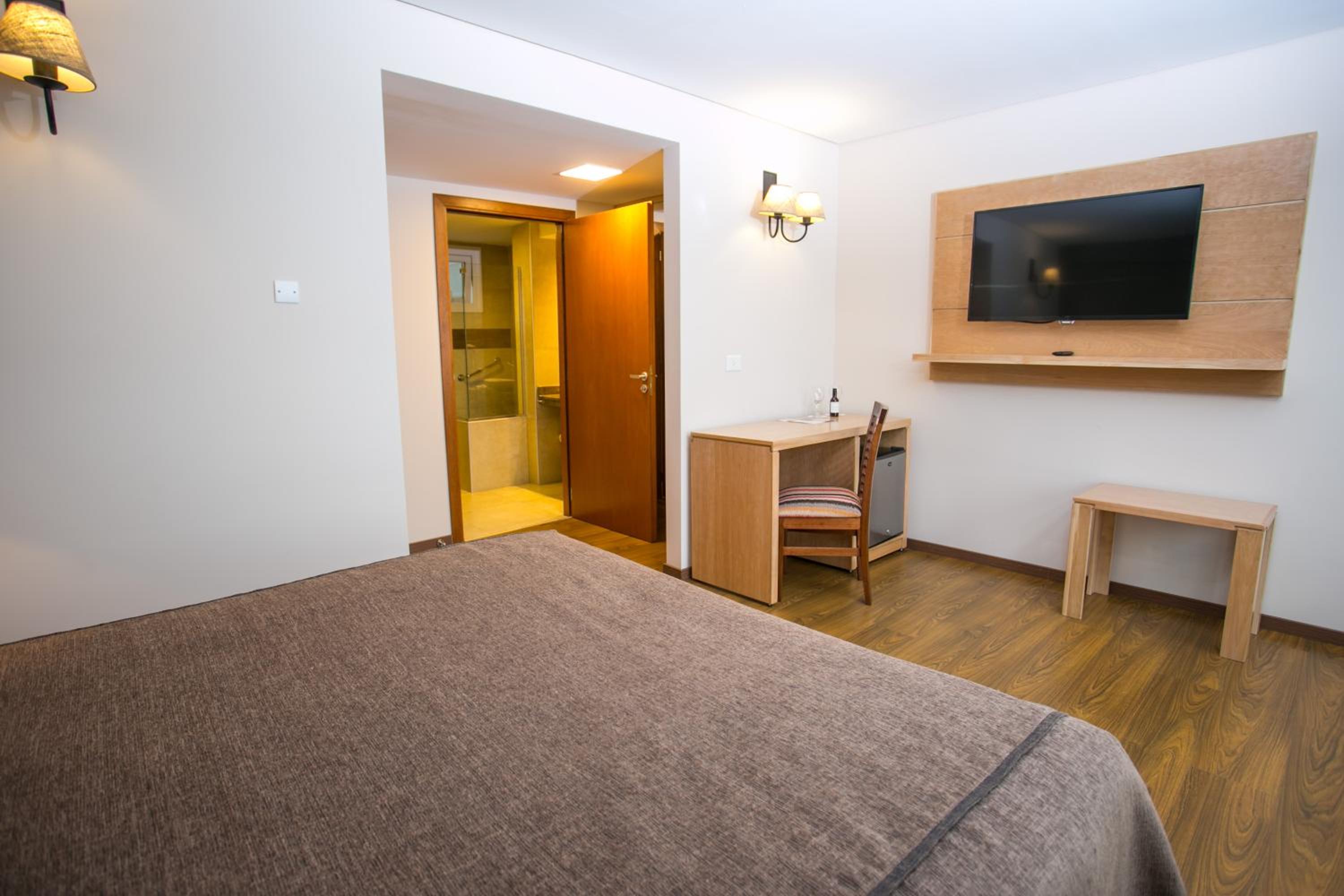 Superior Double or Twin Room photo 3