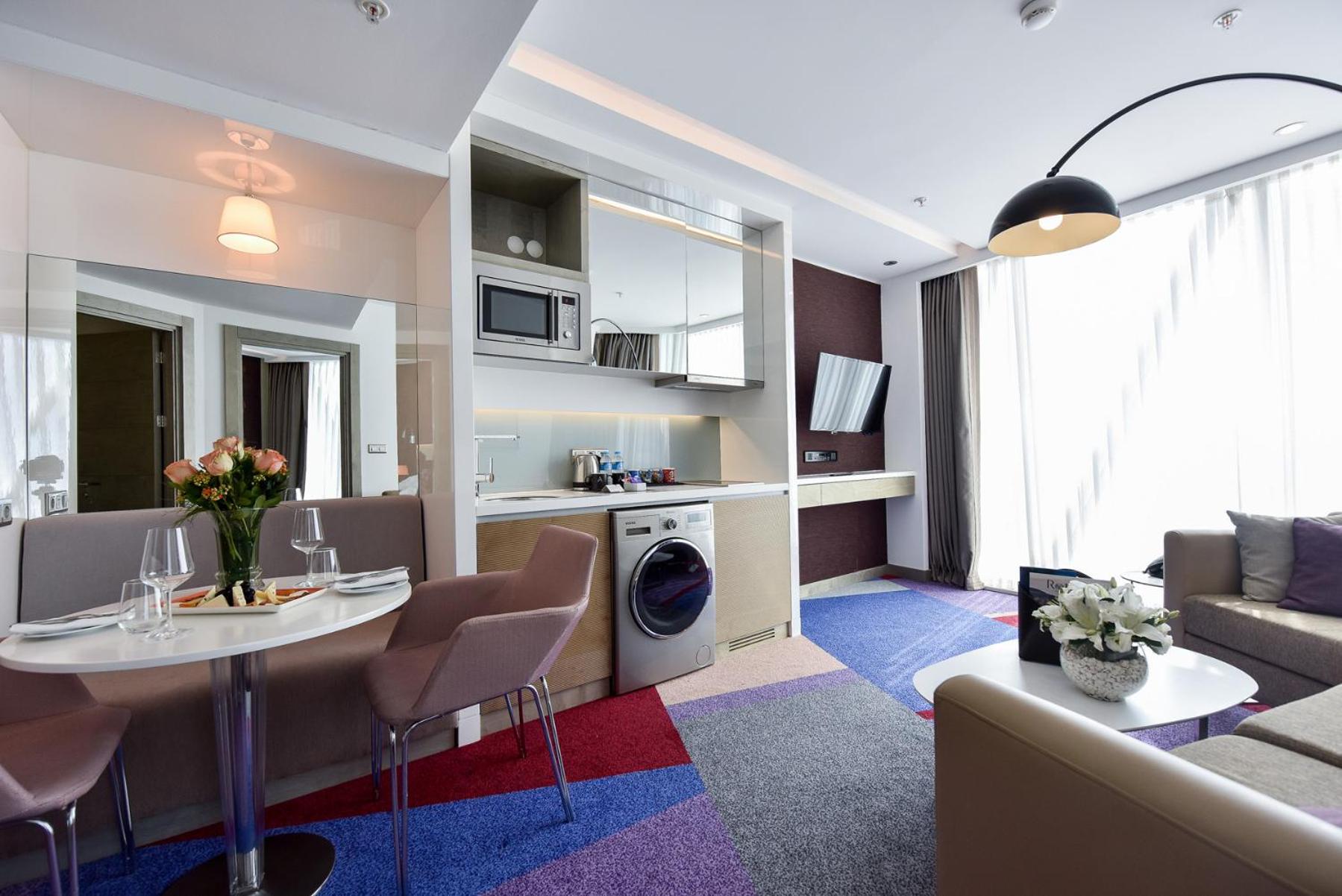 One Bedroom Suite with Sea View photo 1