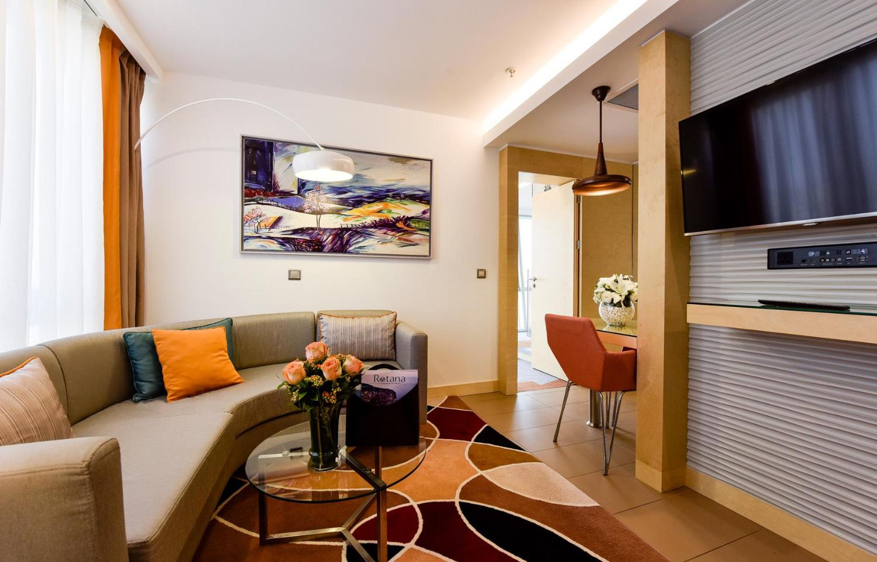 One Bedroom Suite with Sea View photo 2