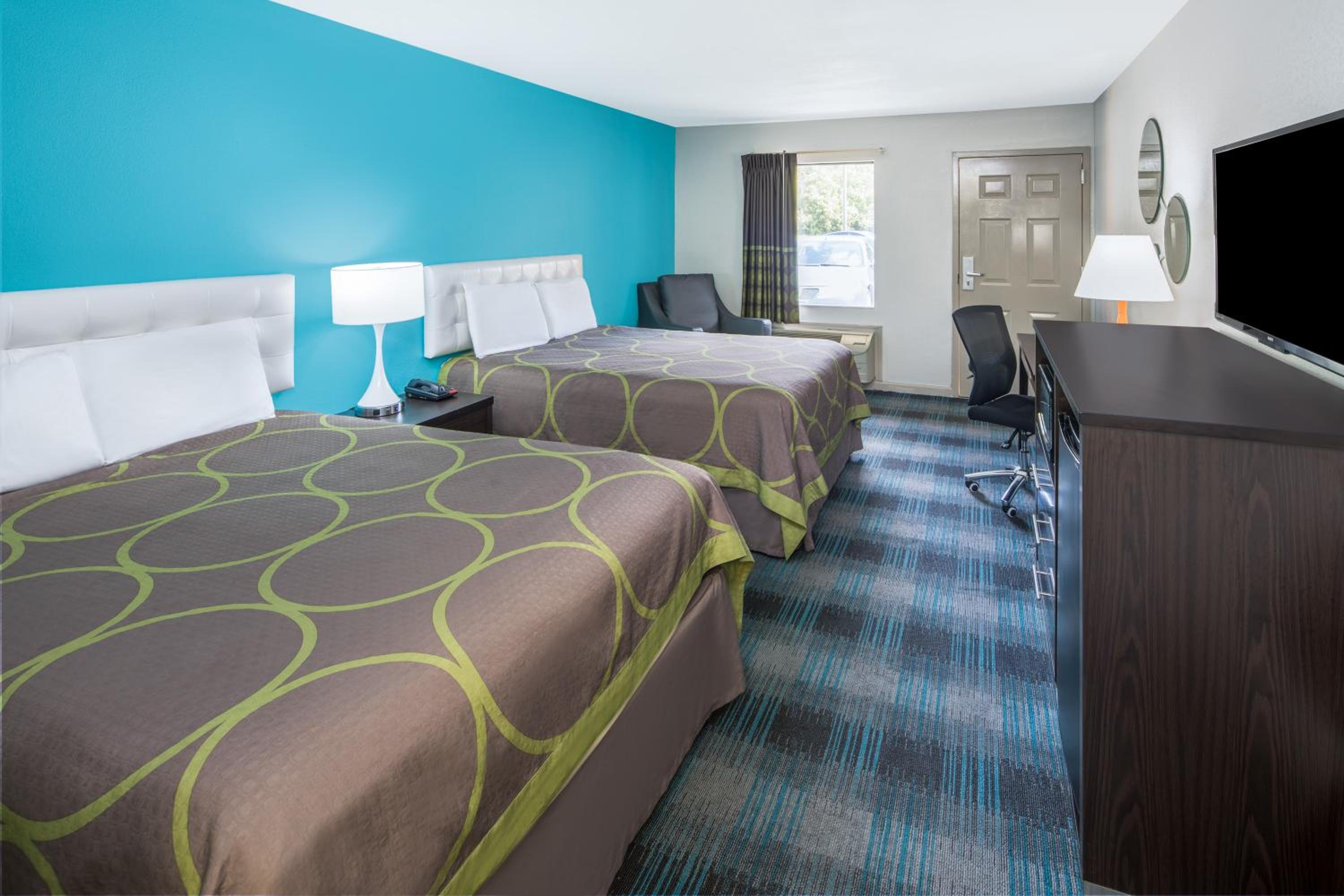 Queen Room with Two Queen Beds - Non-Smoking - Photo 1