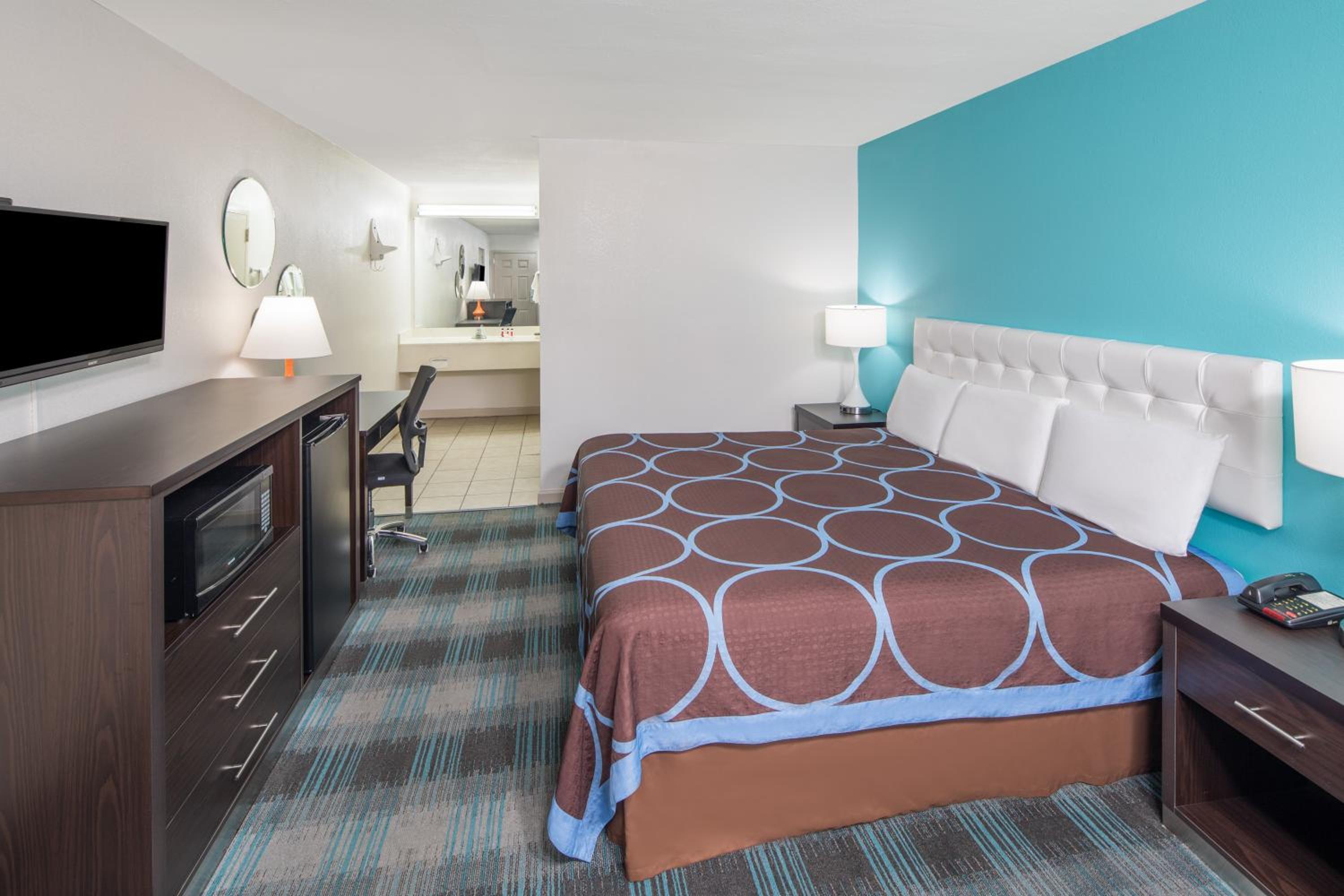 King Room - Disability Access/Non-Smoking - Photo 4