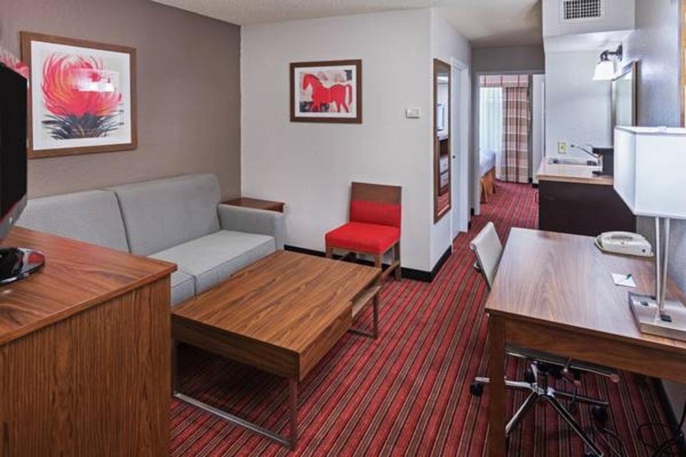 One-Bedroom King Suite - Non-Smoking - Photo 4