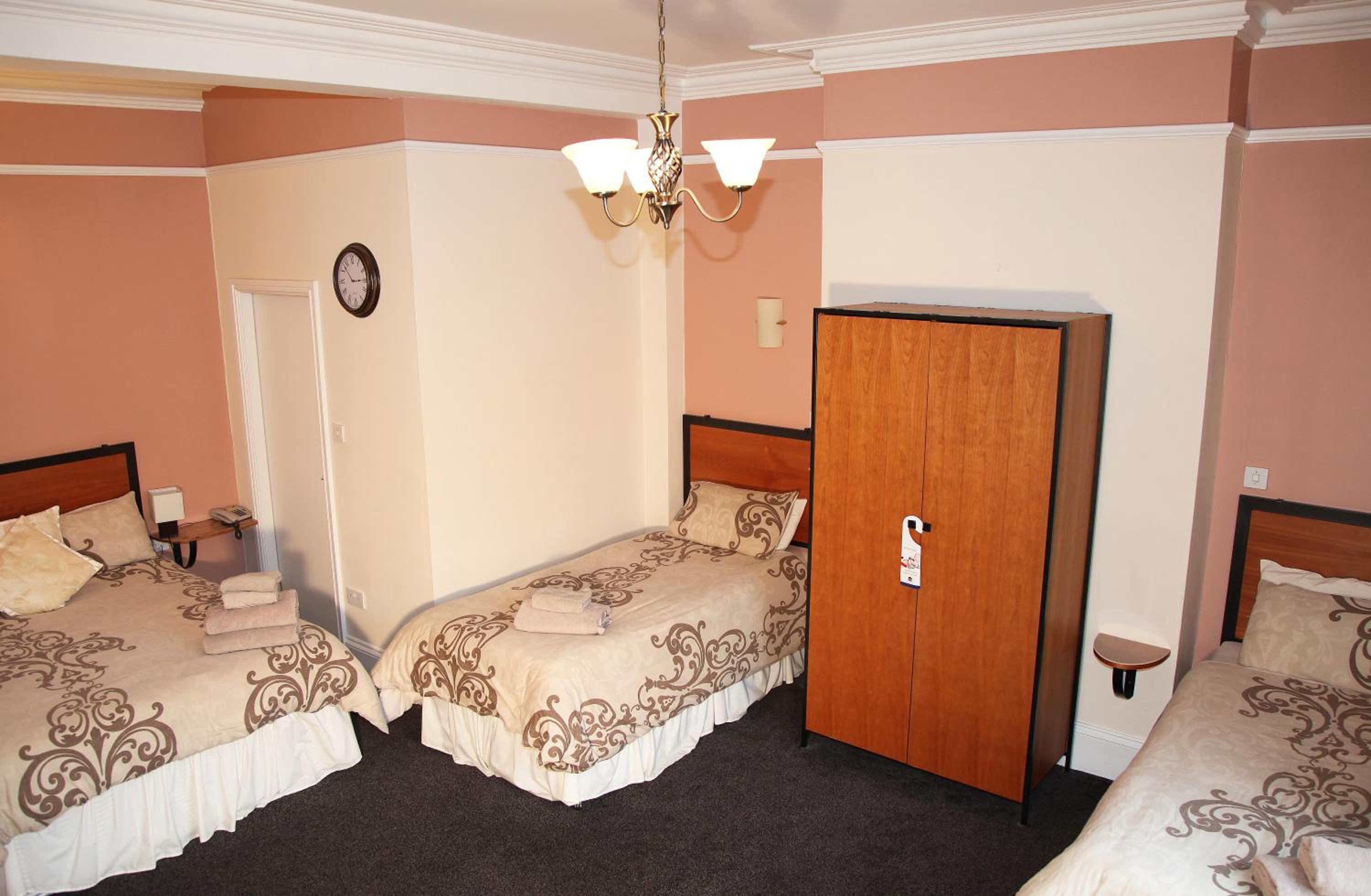 Family Room with Double and Two Single Beds photo 3