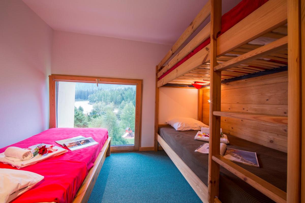 Apartment with Mountain View