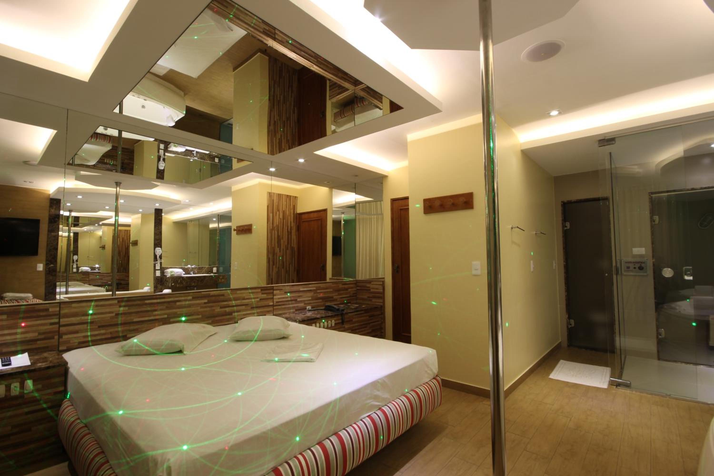 Luxury Suite with Spa Bath and Sauna