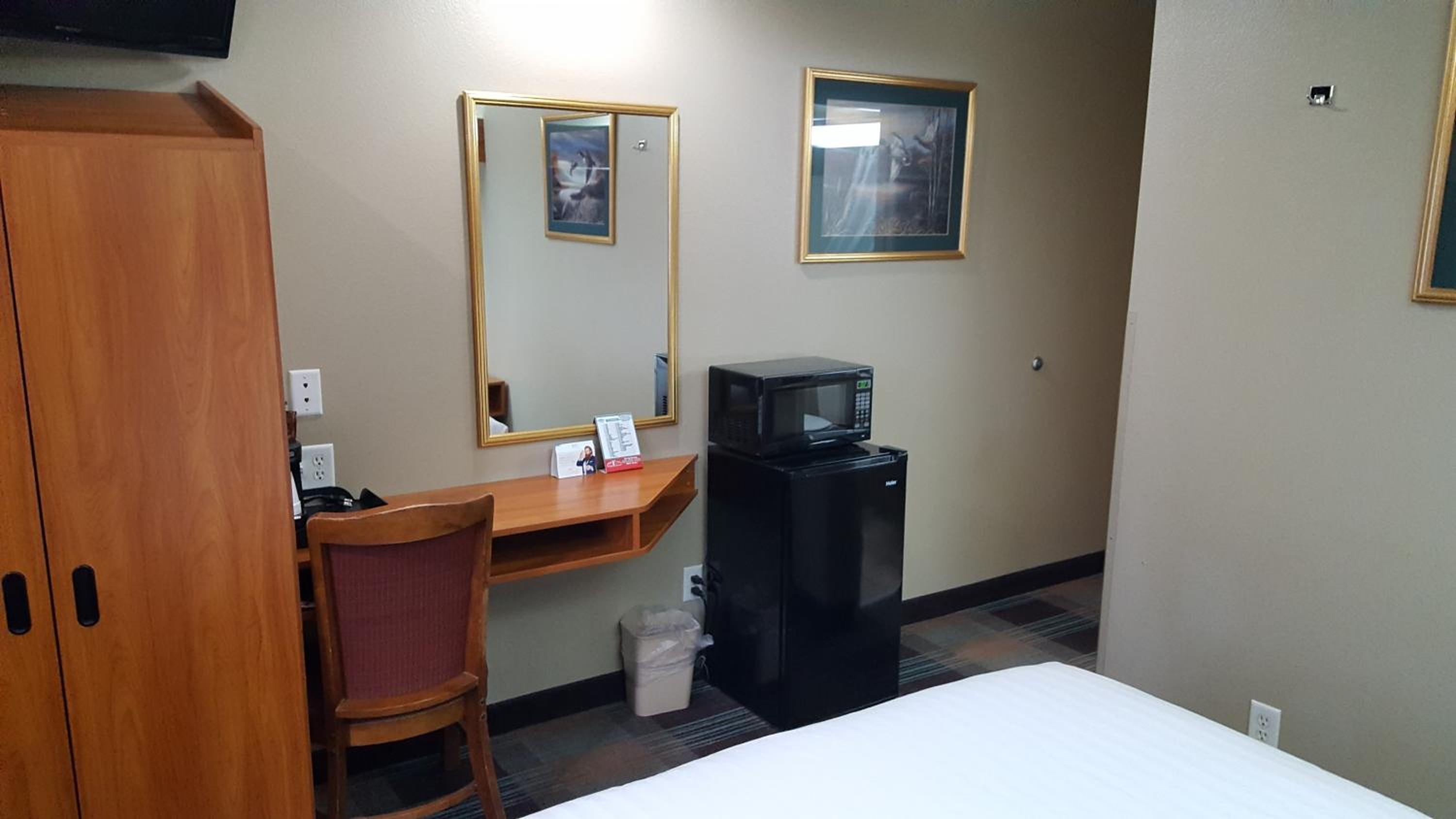 Queen Room - Non-Smoking - Photo 3