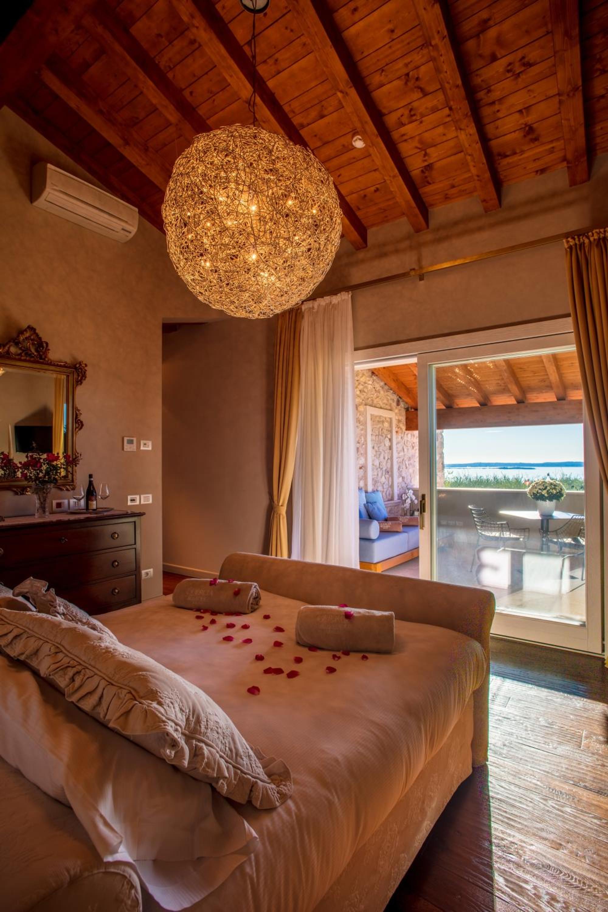 Suite with Lake View and Balcony