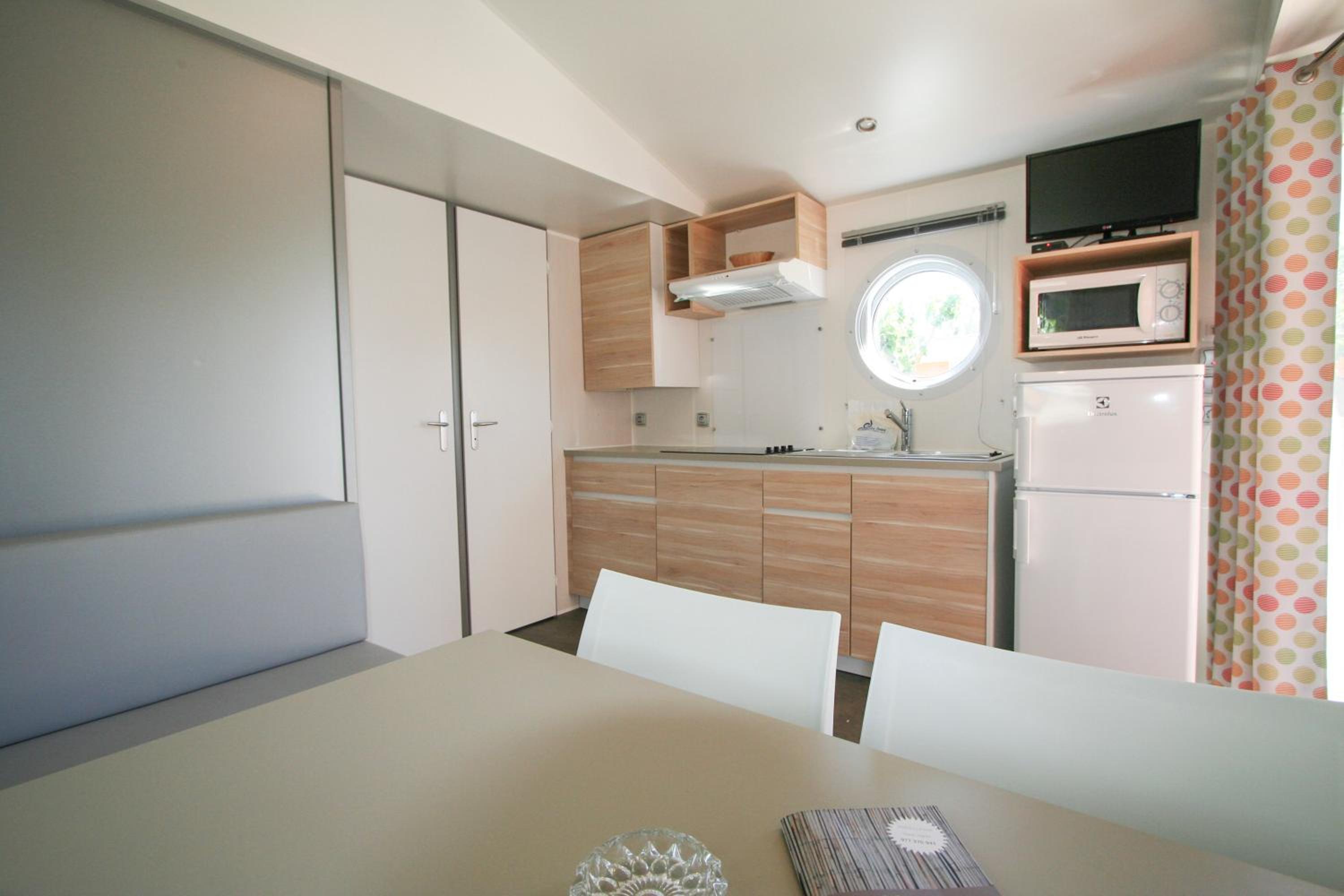 Mobile Home photo 3