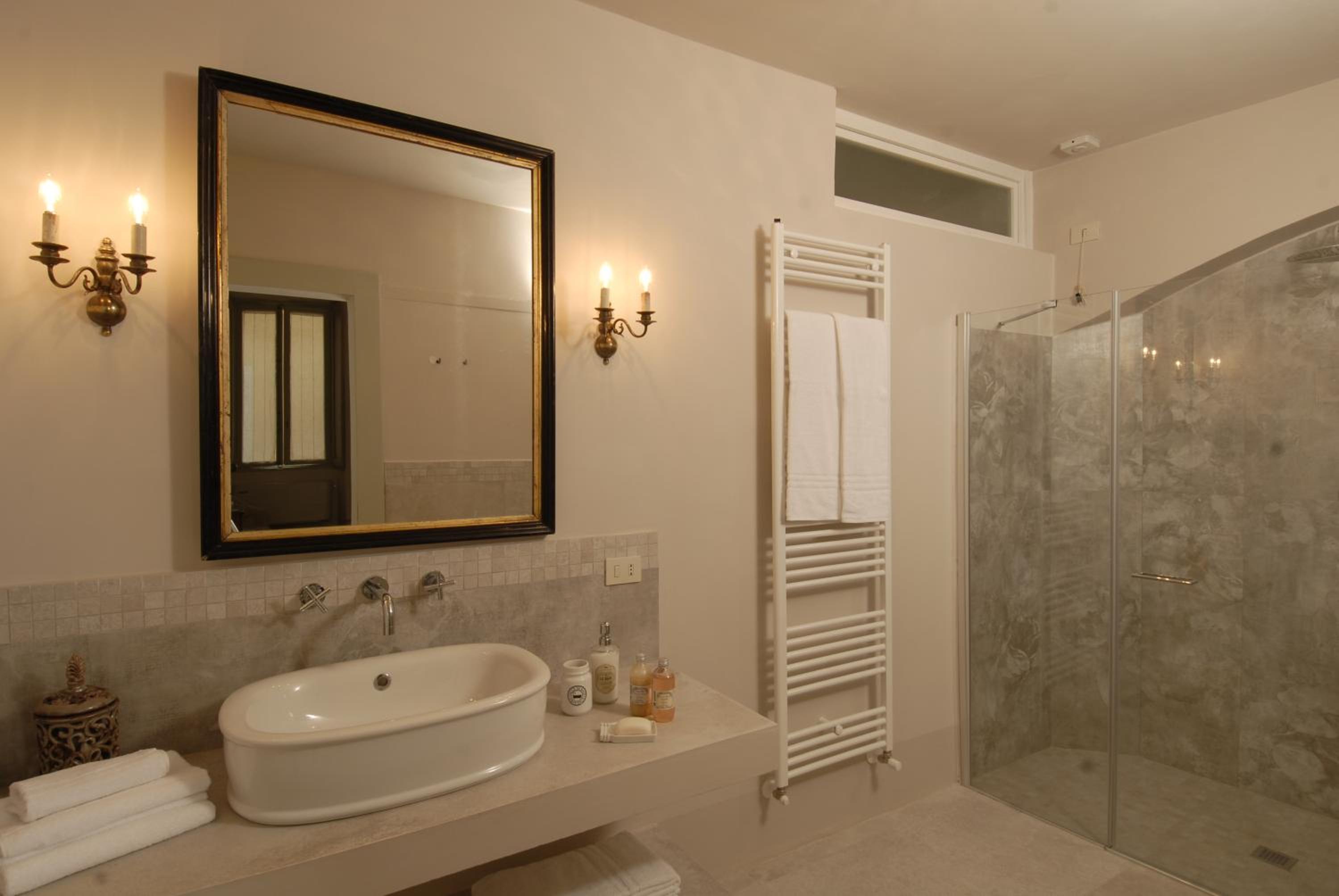Deluxe Double Room With Shower photo 3