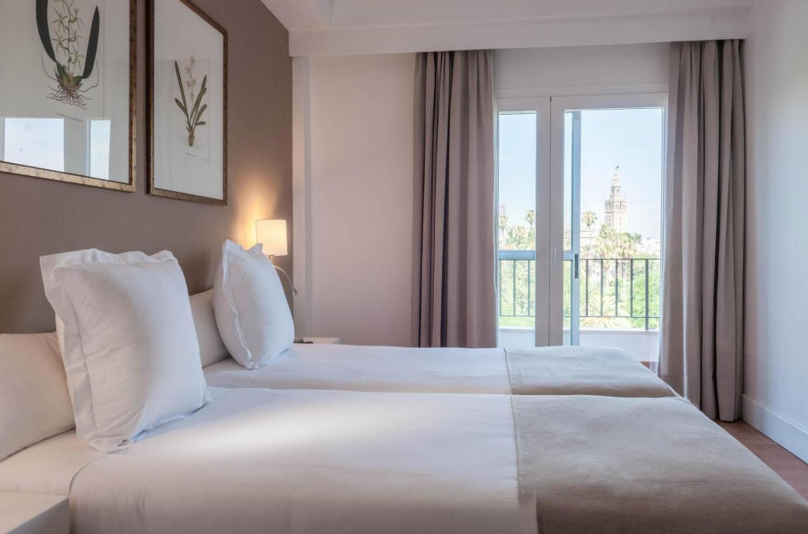 Comfort Double or Twin Room with View - Photo 4