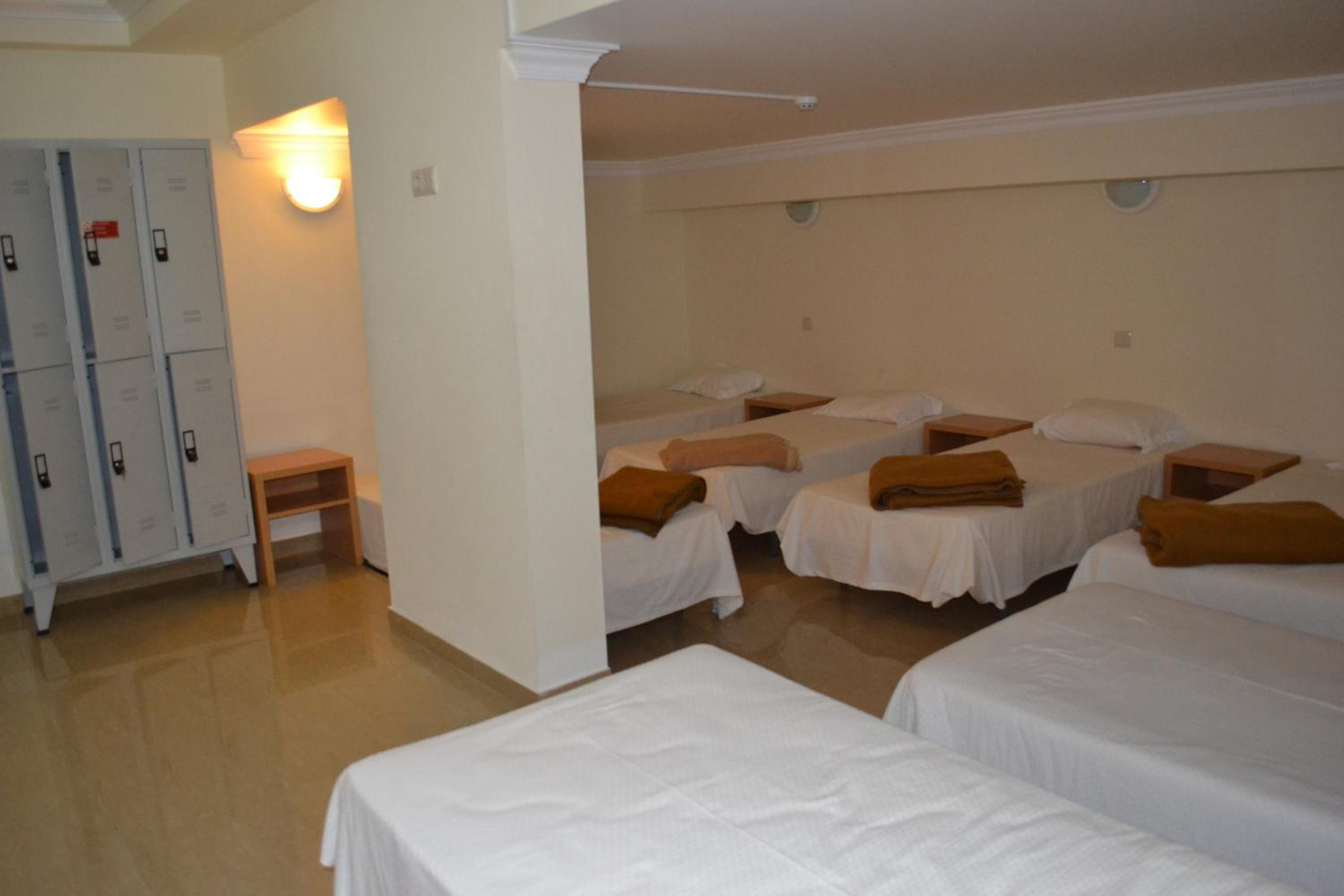 Bed in 6-Bed Mixed Dormitory Room with Private Toilet