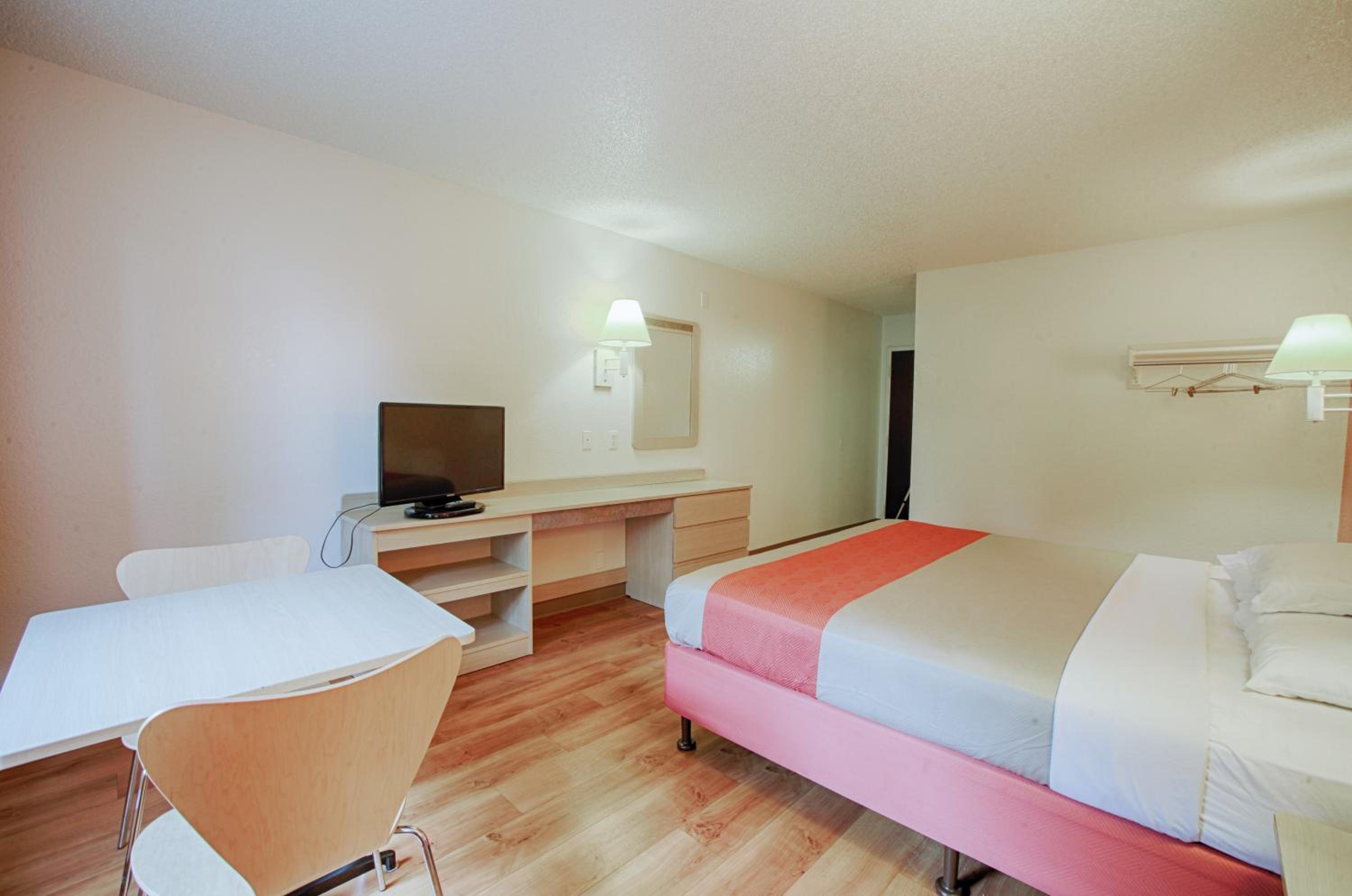 Deluxe King Room photo 2
