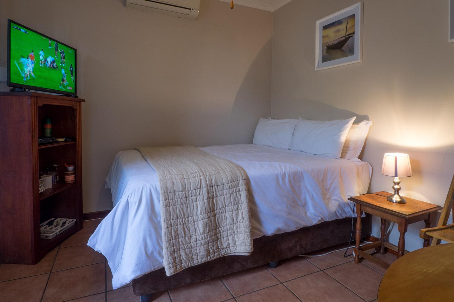 Budget Double Room - Photo 5