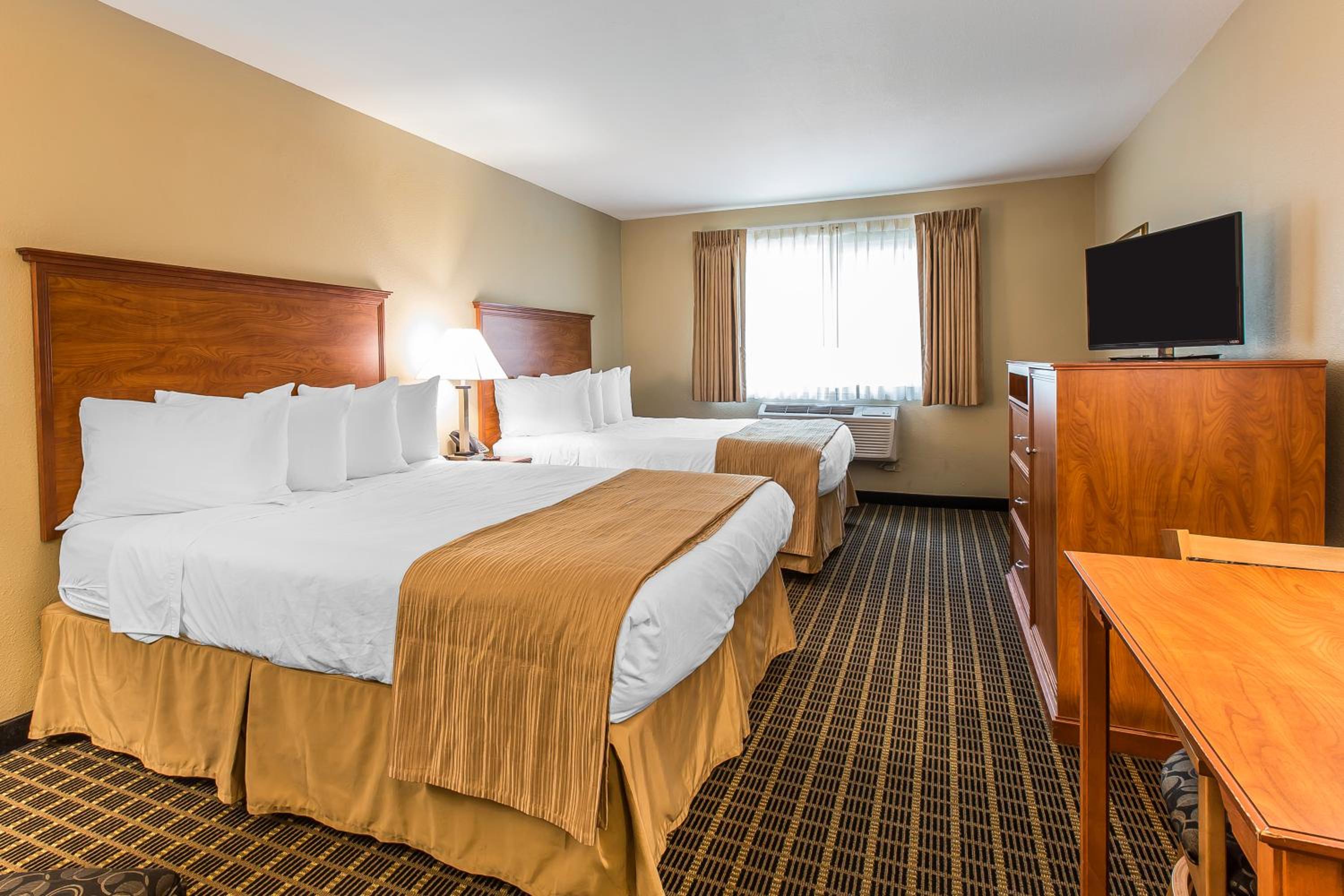 Queen Room with Two Queen Beds - Accessible/Non-Smoking  - Photo 1