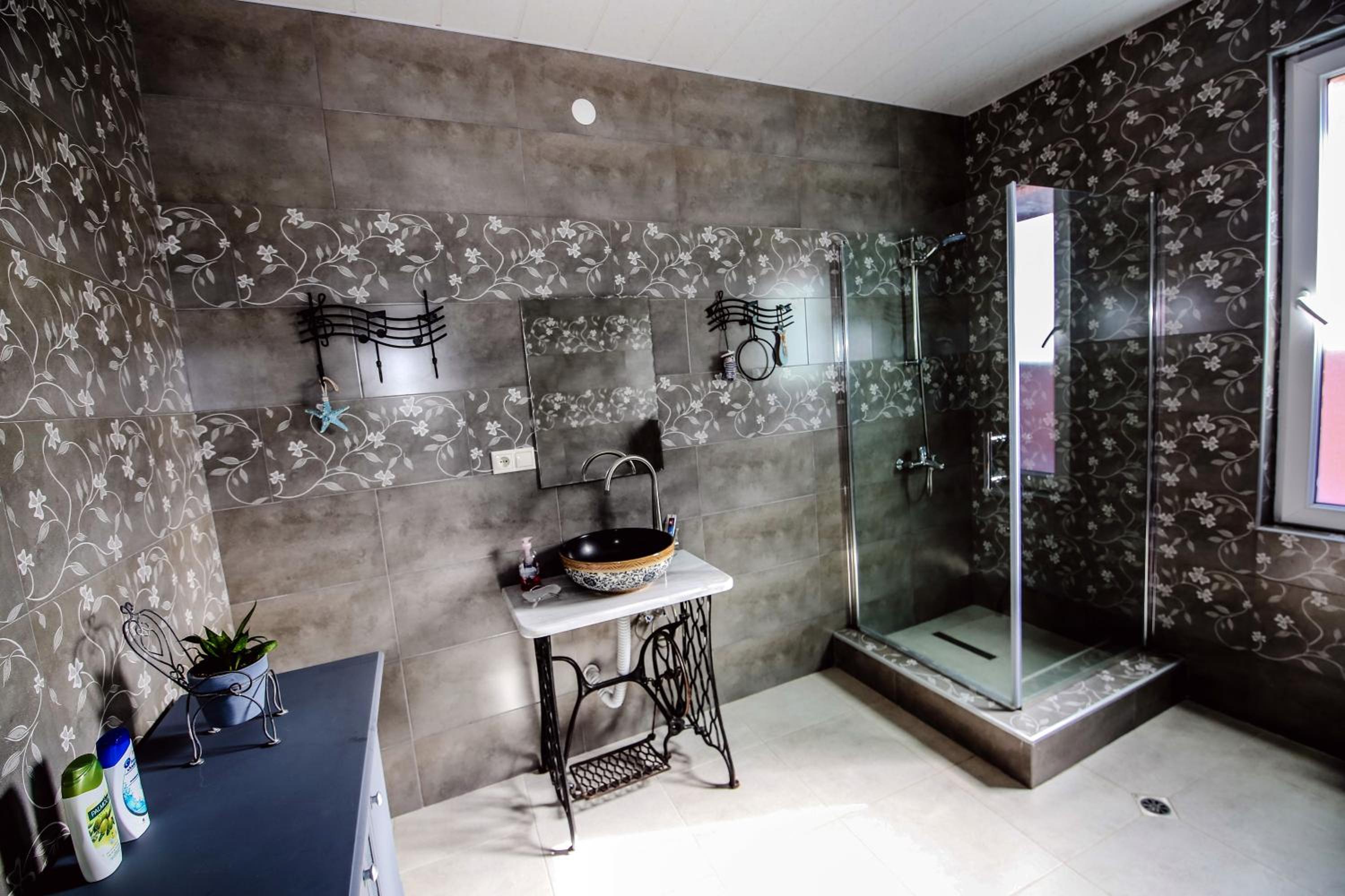 Deluxe Double Room with Shower photo 3