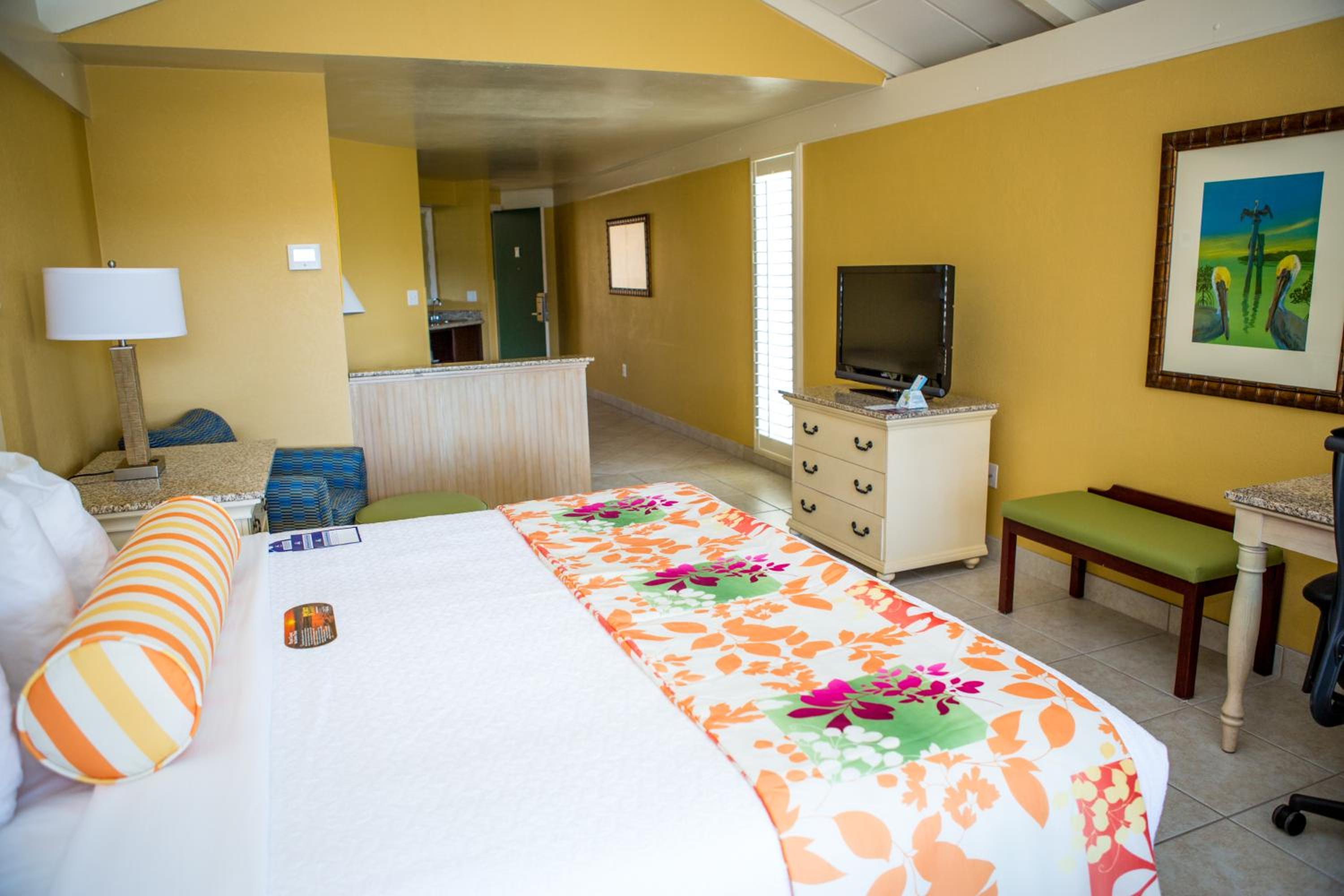 King Suite with Balcony and Wet Bar - Non-Smoking - Photo 8