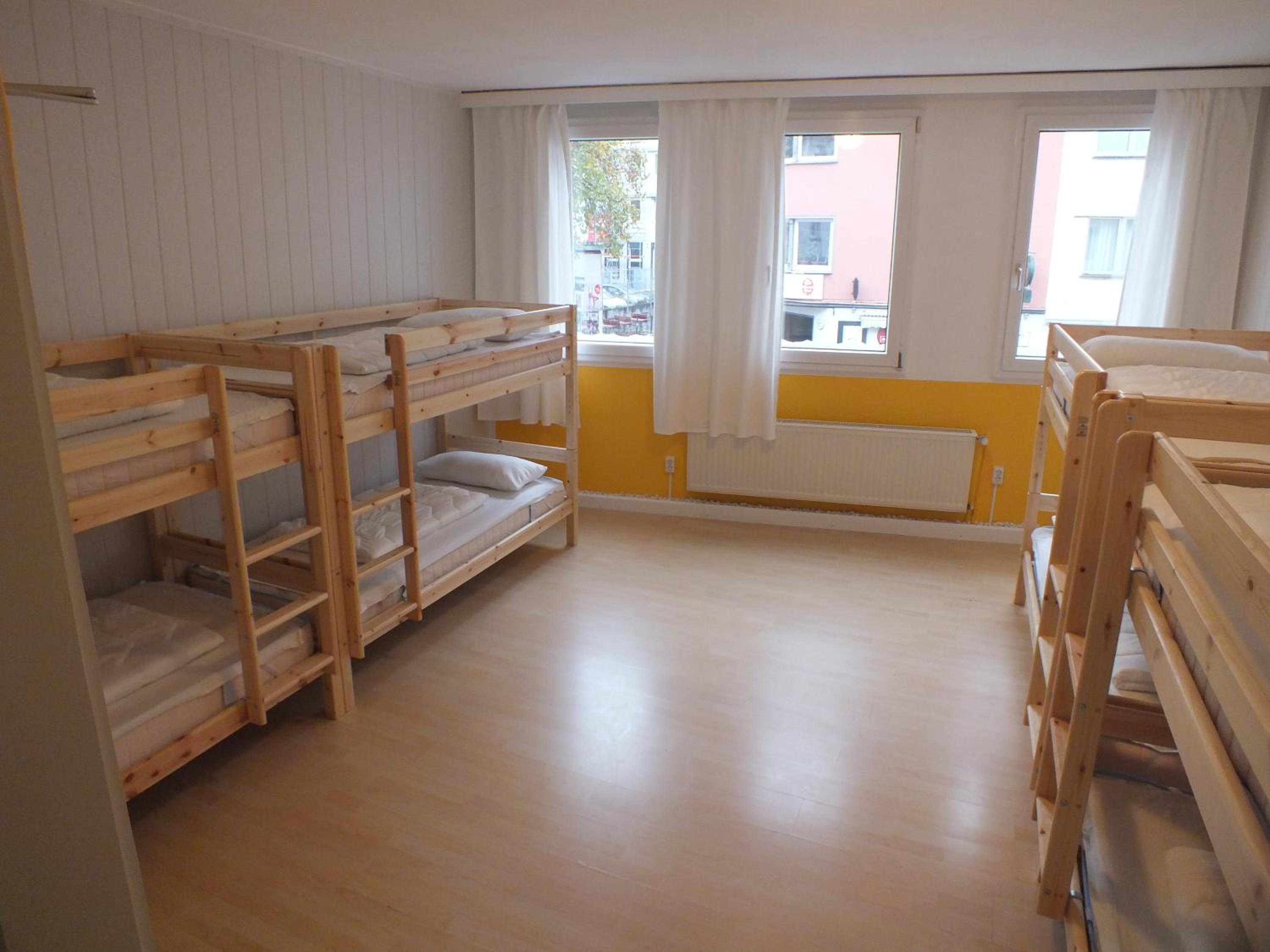 Bed in 8-Bed Mixed Dormitory Room photo 3