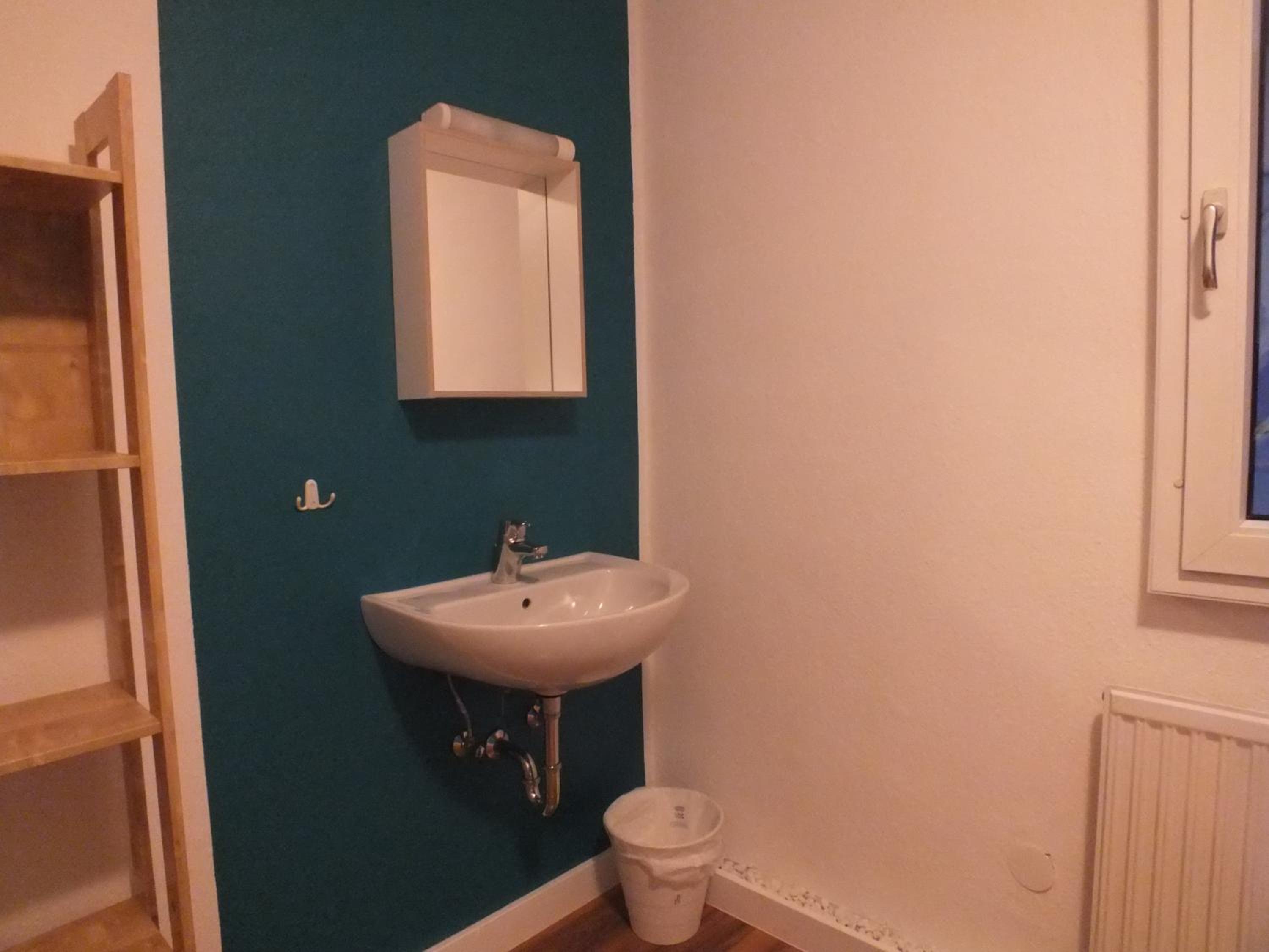 Single Room with Shared Shower and Toilet photo 3