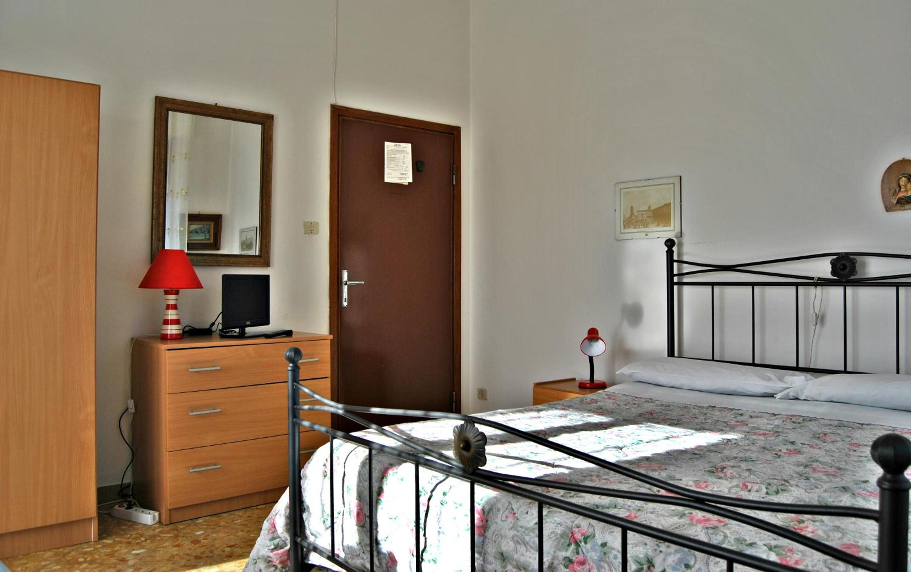 Double or Twin Room photo 3