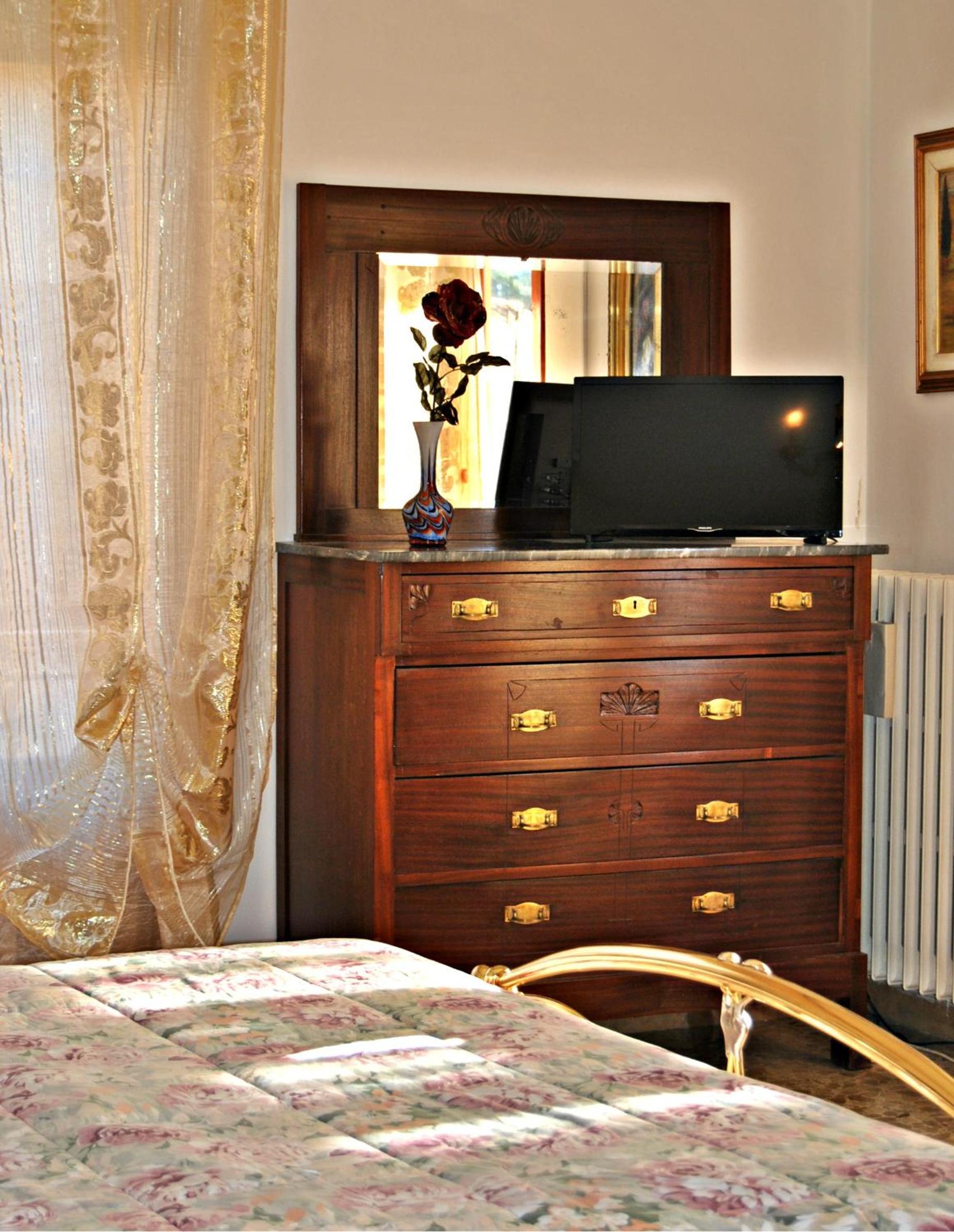 Triple Room with Shared Bathroom photo 2