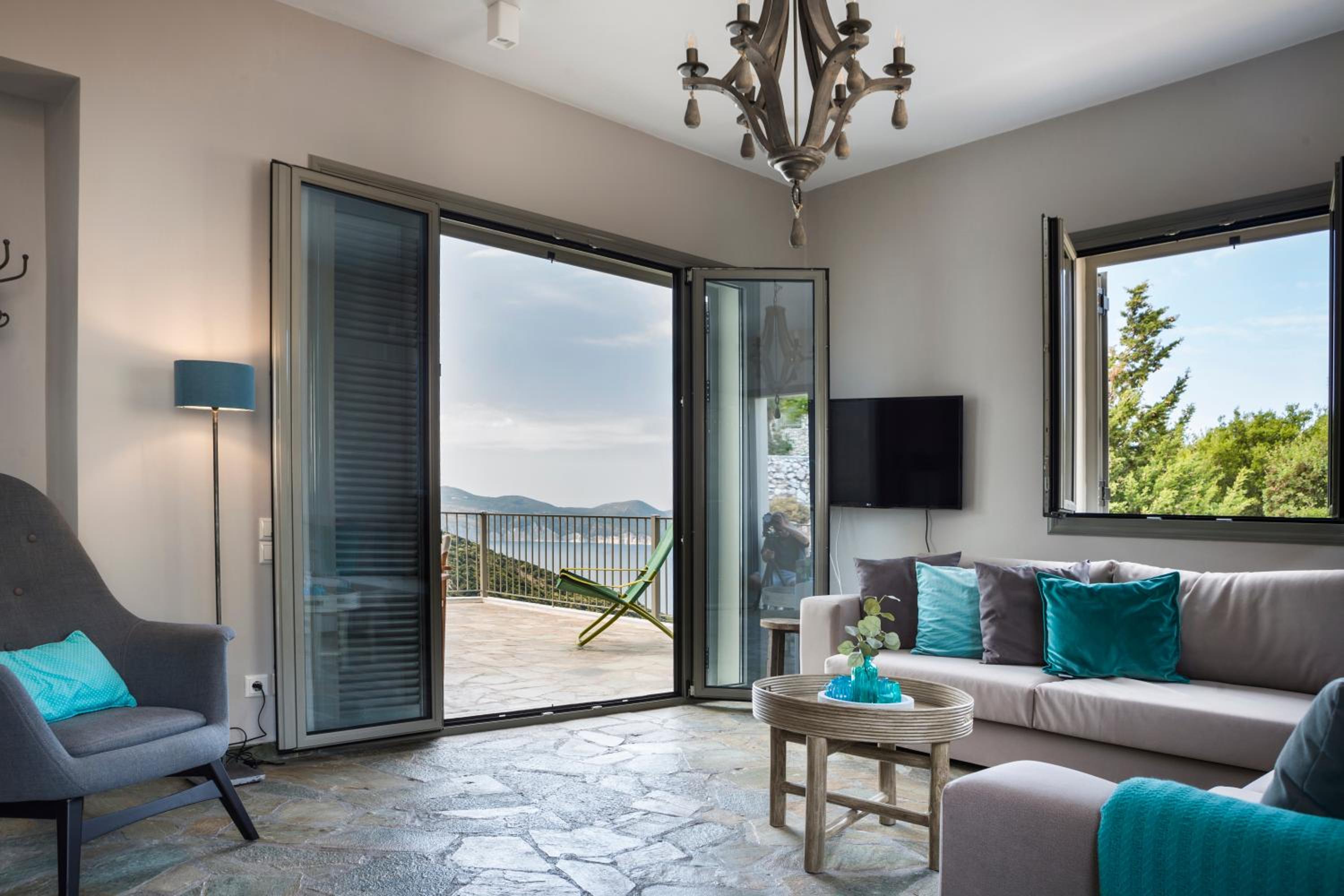 Apartment with Sea View and Terrace - Top Floor
