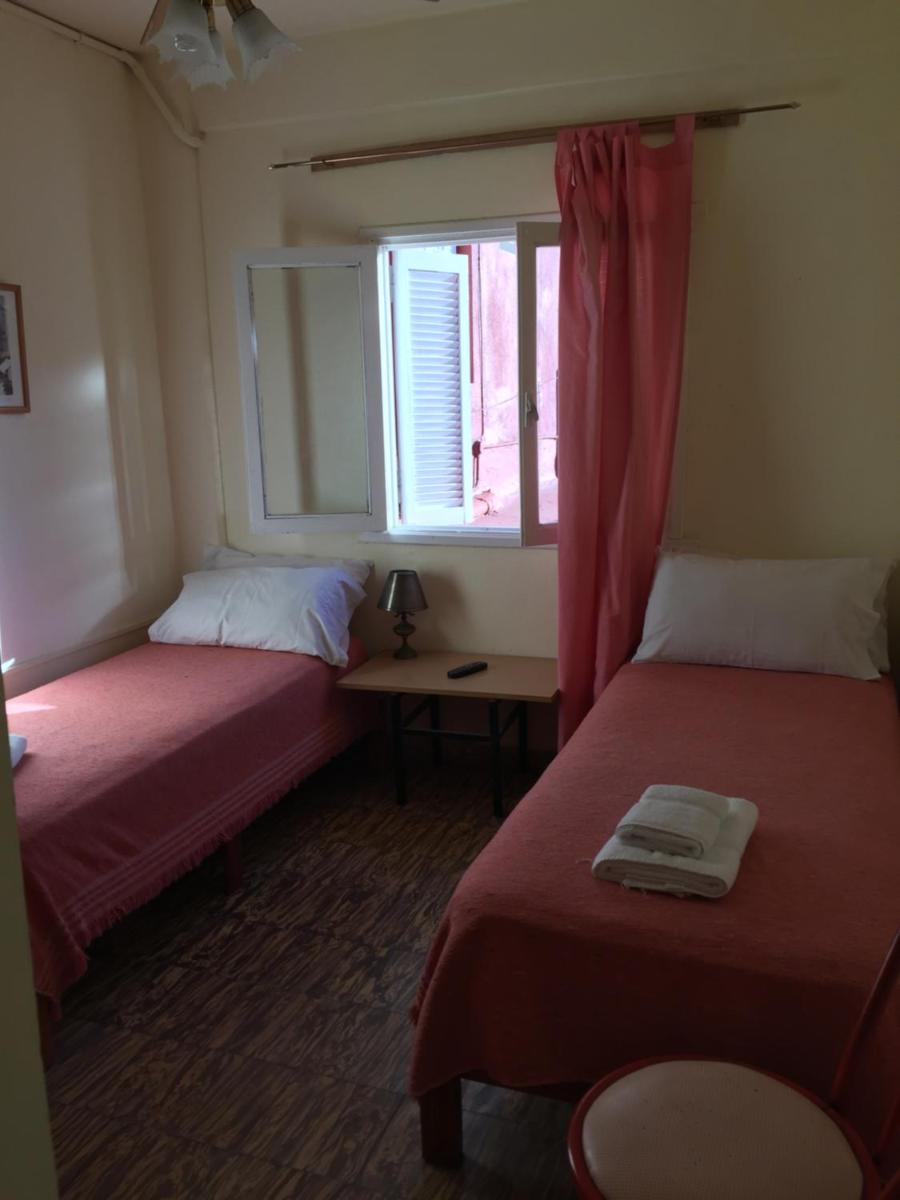 Economy Twin Room photo 1