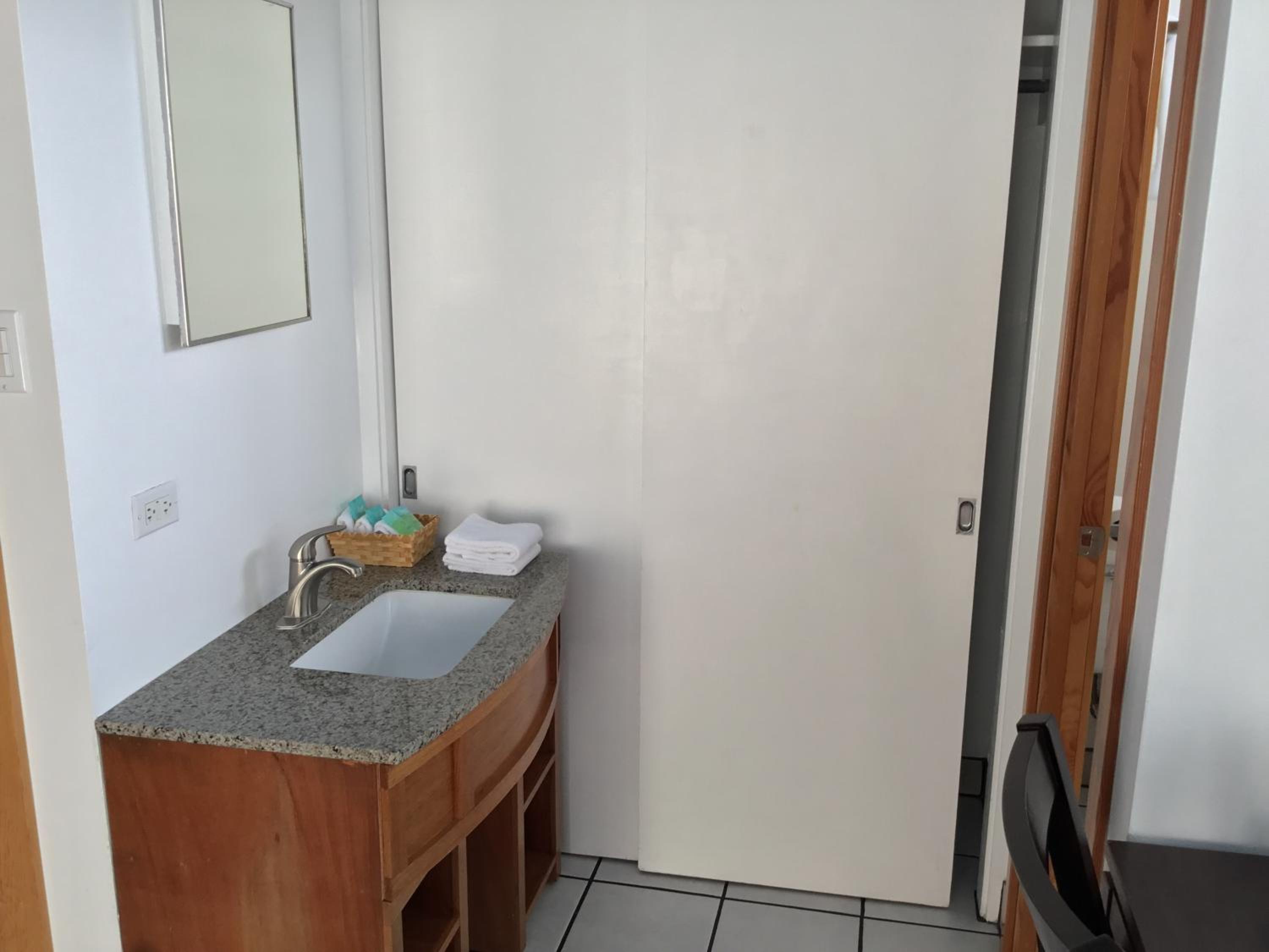 One-Bedroom Queen – Non Refundable photo 2