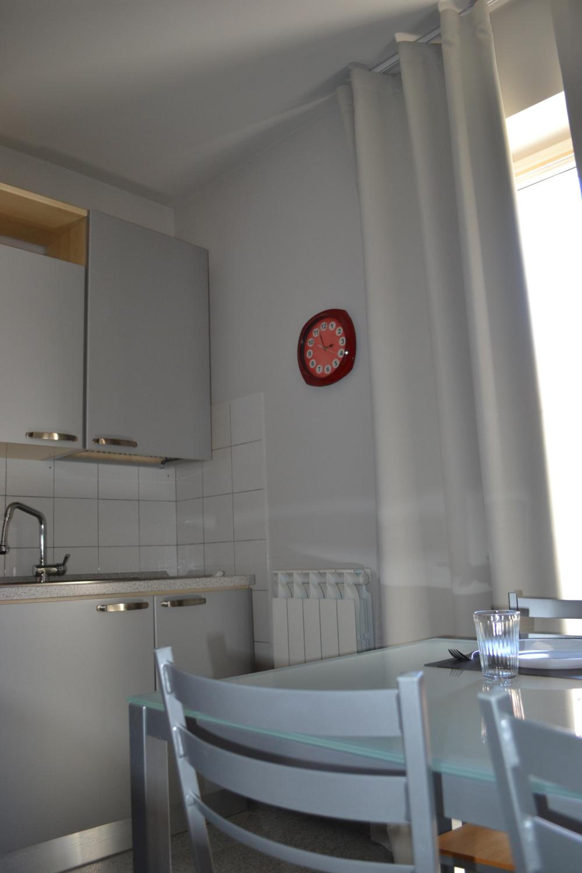 One-Bedroom Apartment photo 2