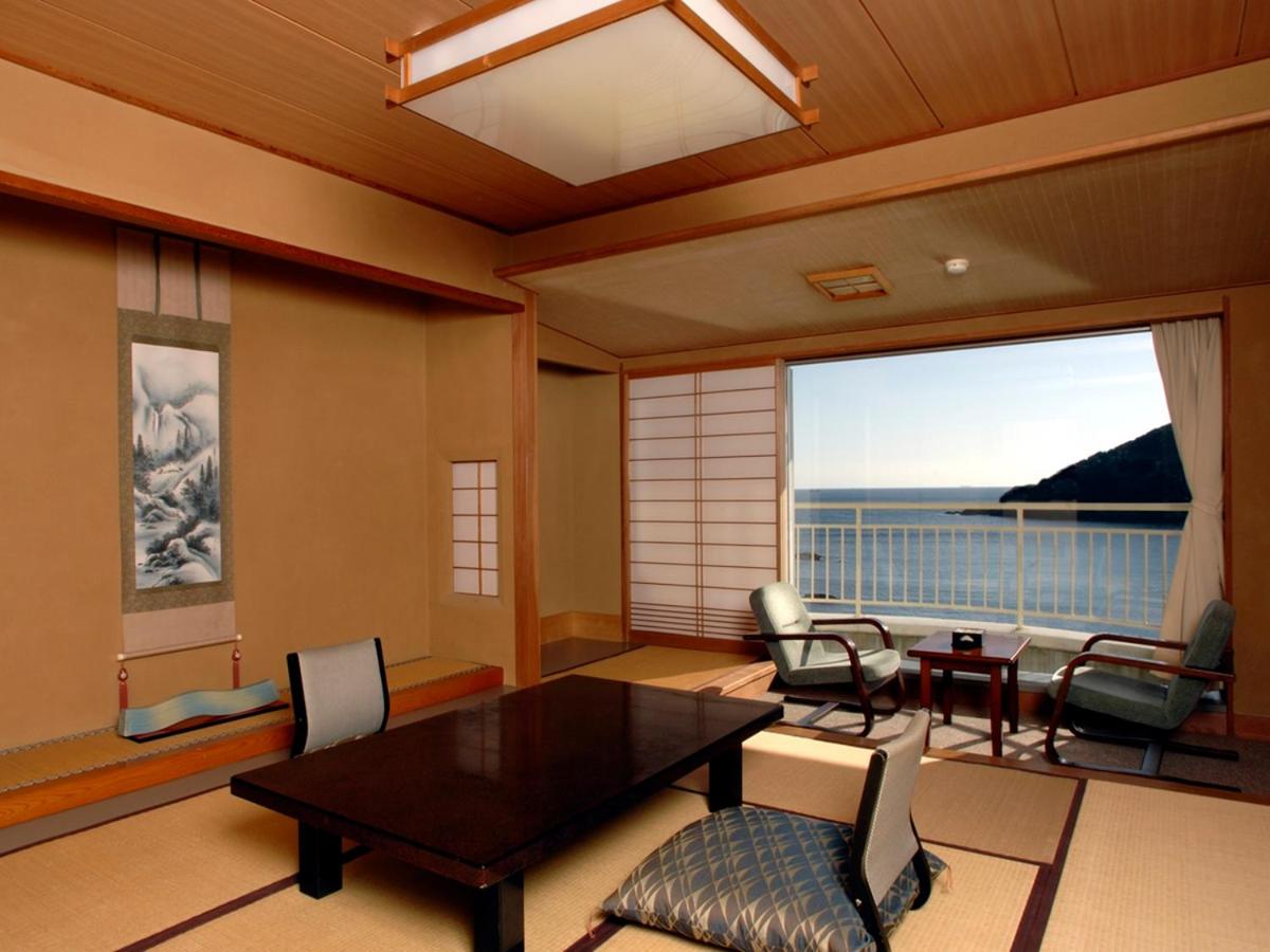 Japanese-Style Family Room With Sea View photo 1