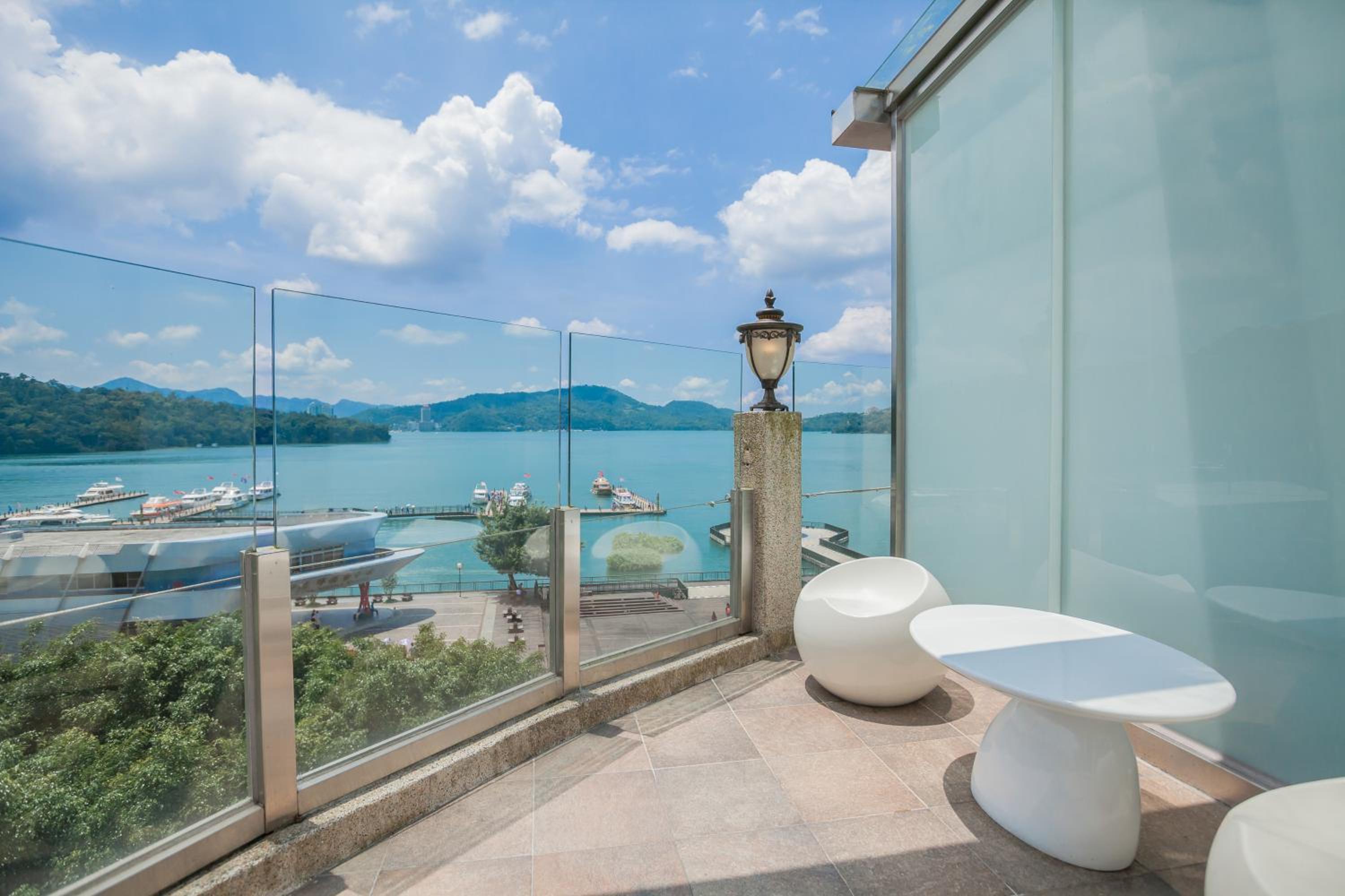 Deluxe Double Room with Balcony and Sea View