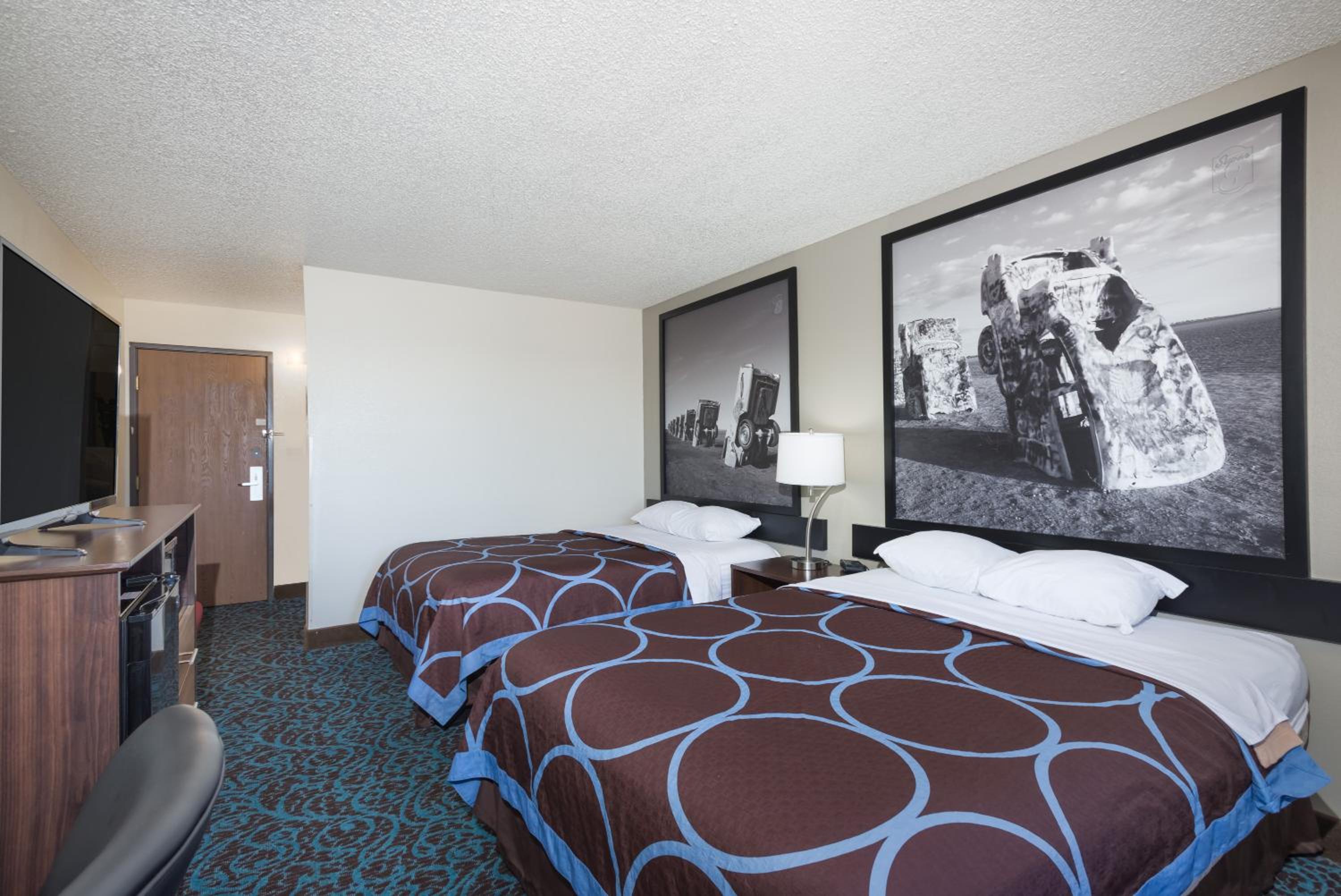 Queen Room with Two Queen Beds - Non-Smoking - Photo 4