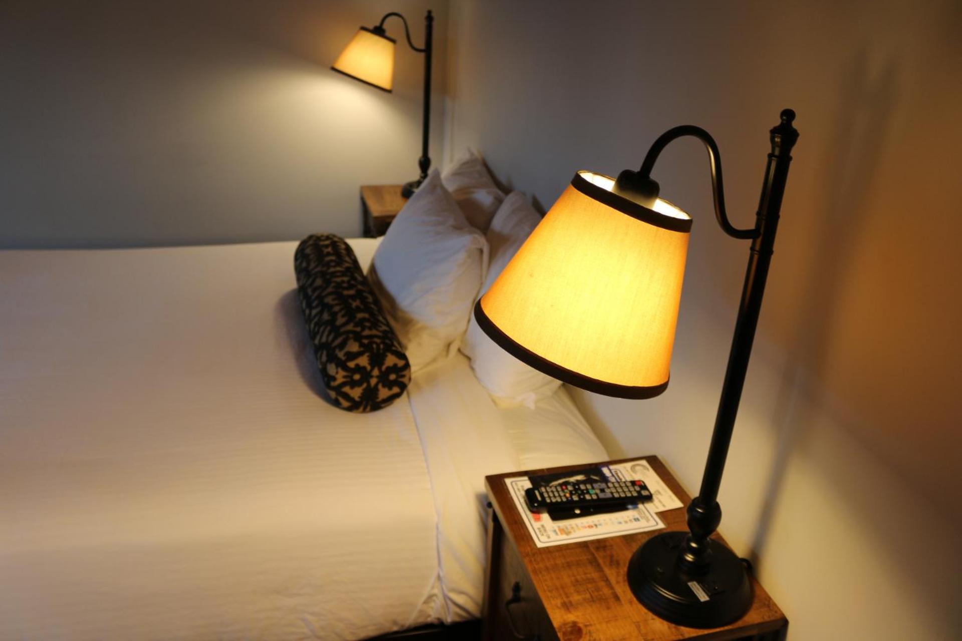1 King Bed