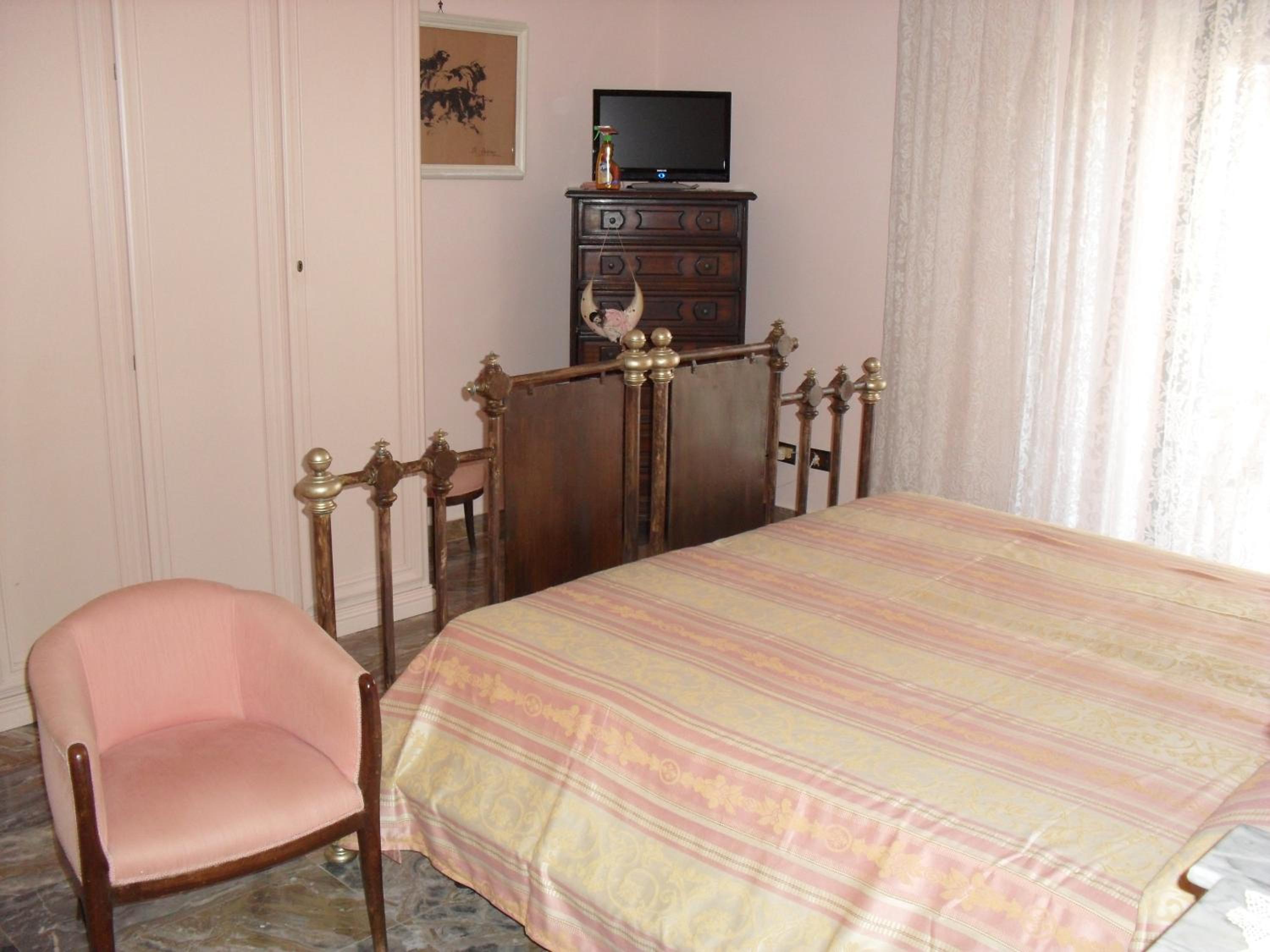 Deluxe Double or Twin Room with Balcony - Photo 6