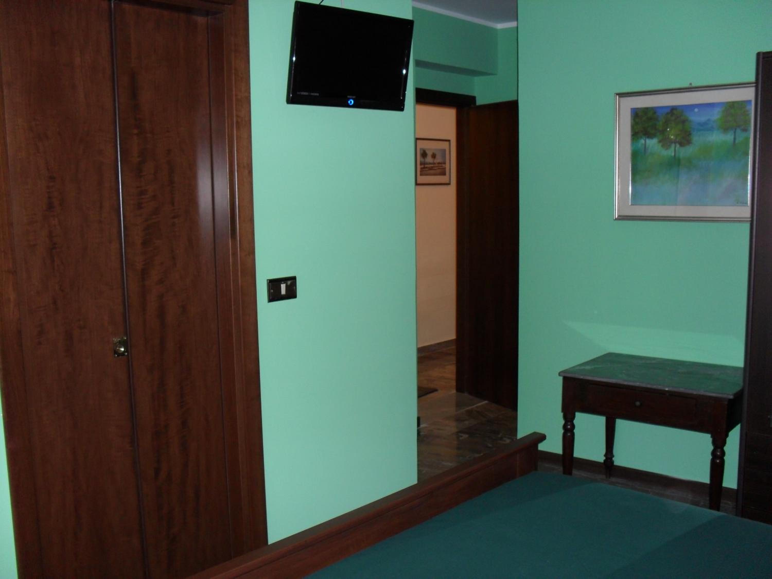 Double Room with Balcony - Photo 8