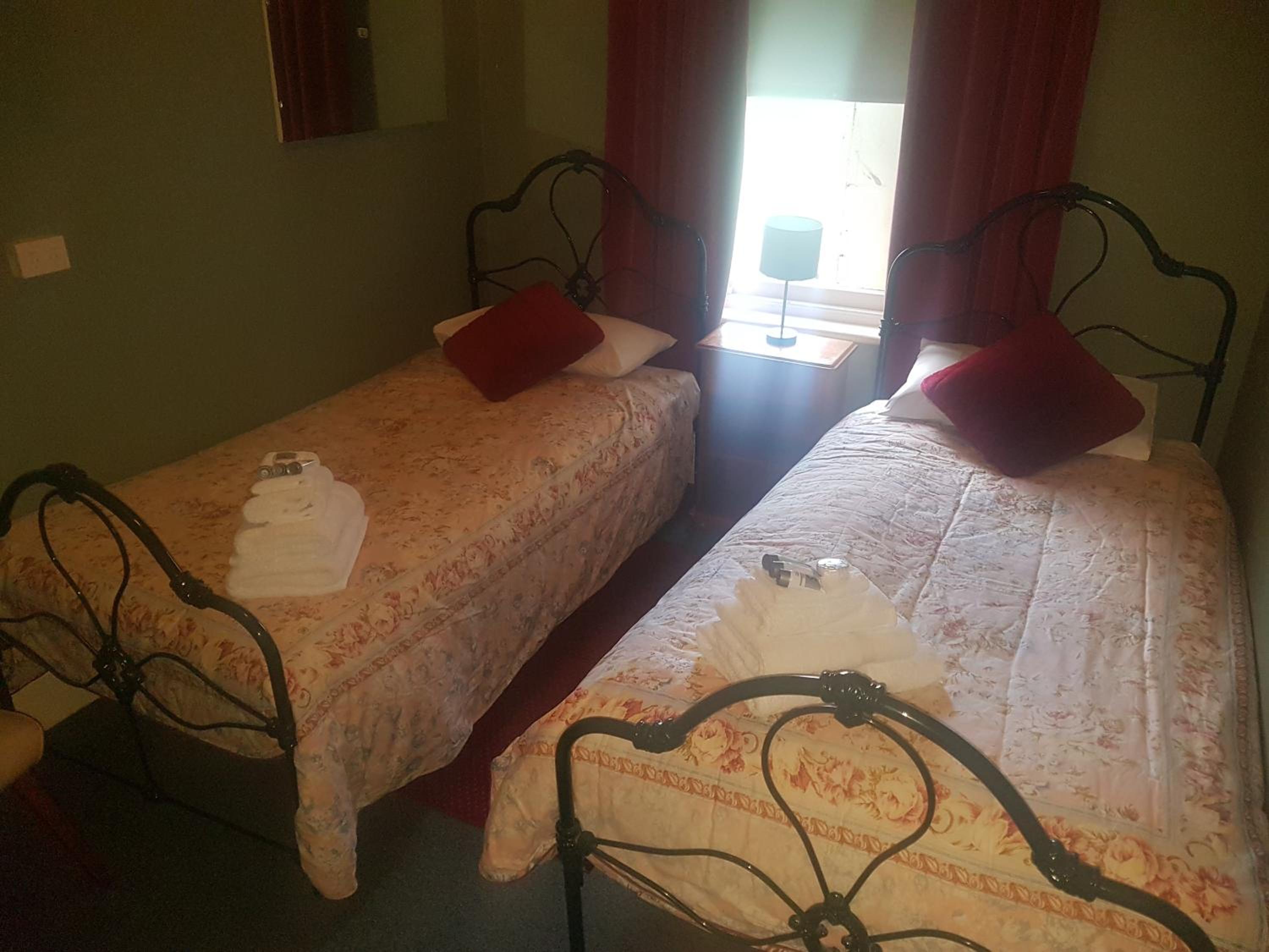 Budget Twin Room photo 2