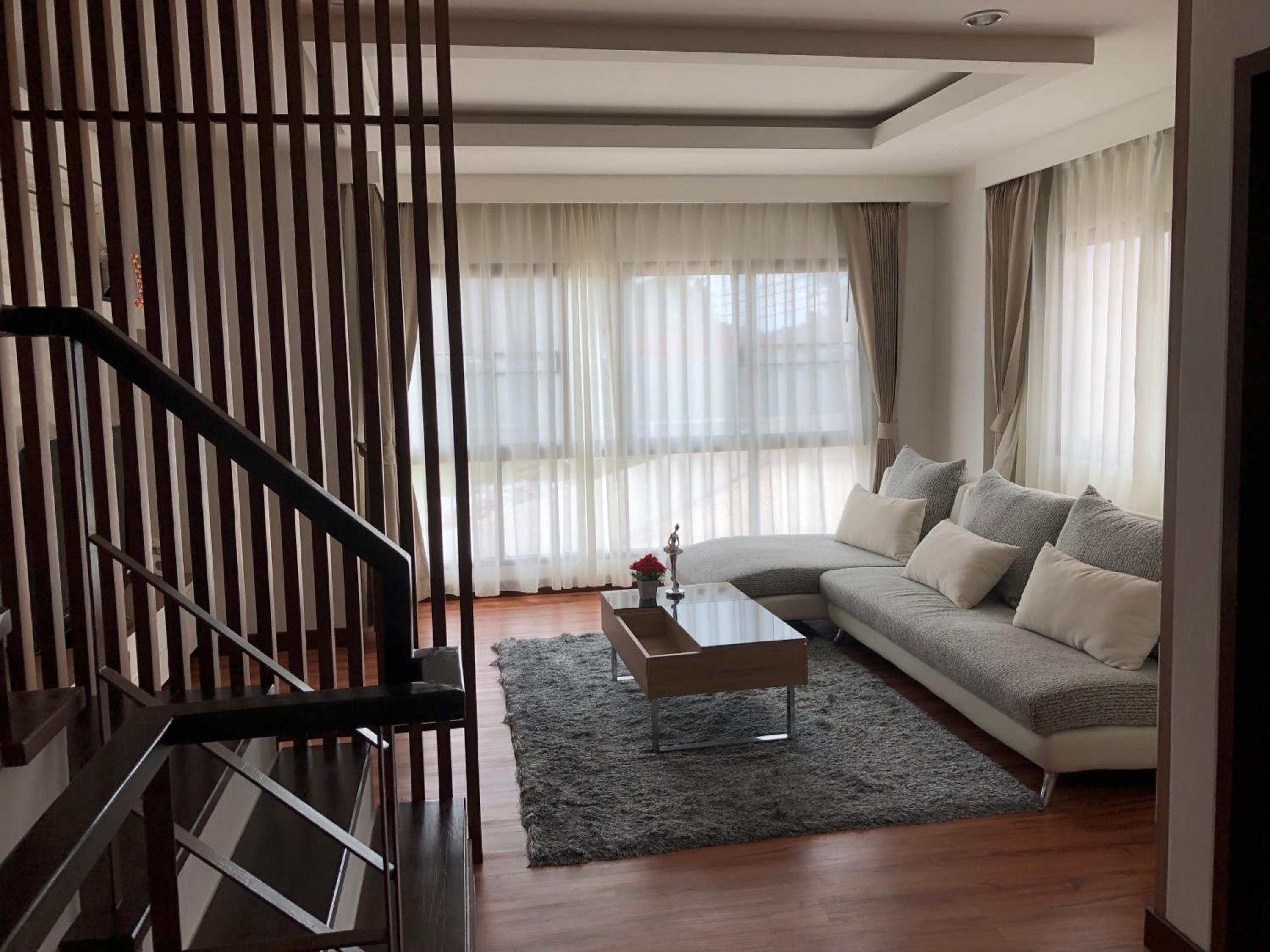 Three-Bedroom Townhouse - Photo 7