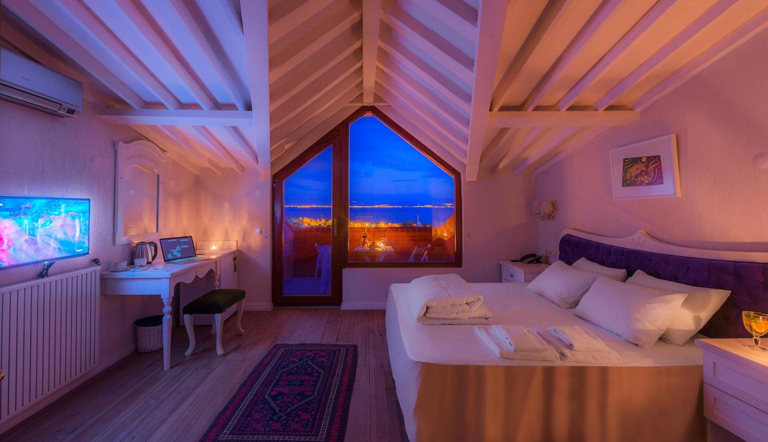 Deluxe Double Room with Sea View photo 3