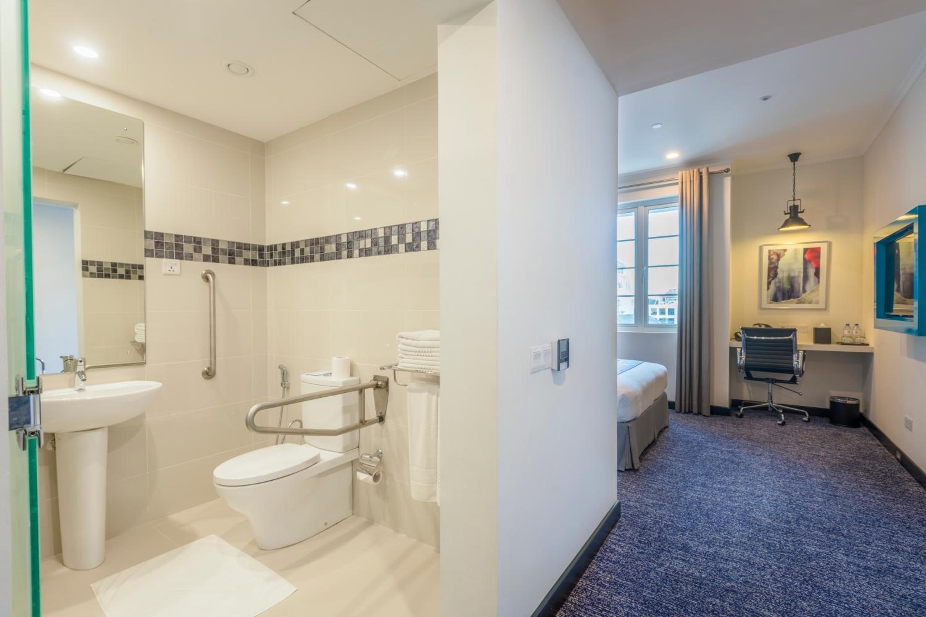 Superior Queen Room with 20% off on Laundry Services photo 3