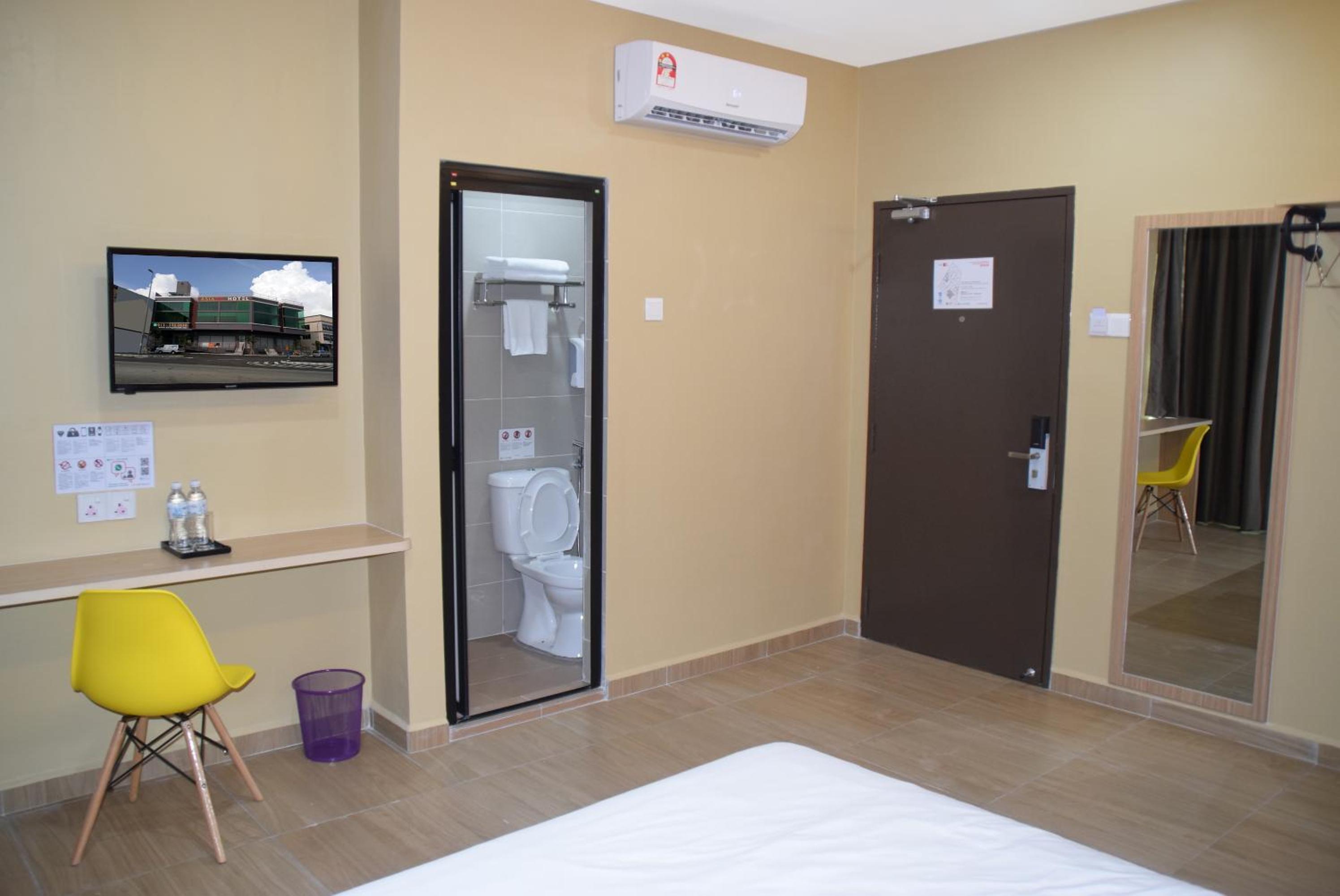 Deluxe Room (City View) photo 3
