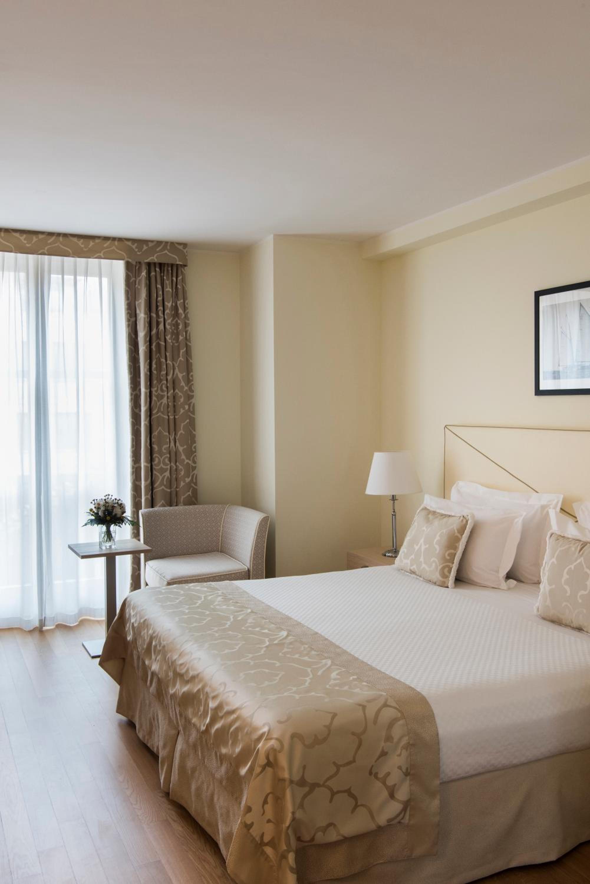 Classic Double or Twin Room - Photo 6