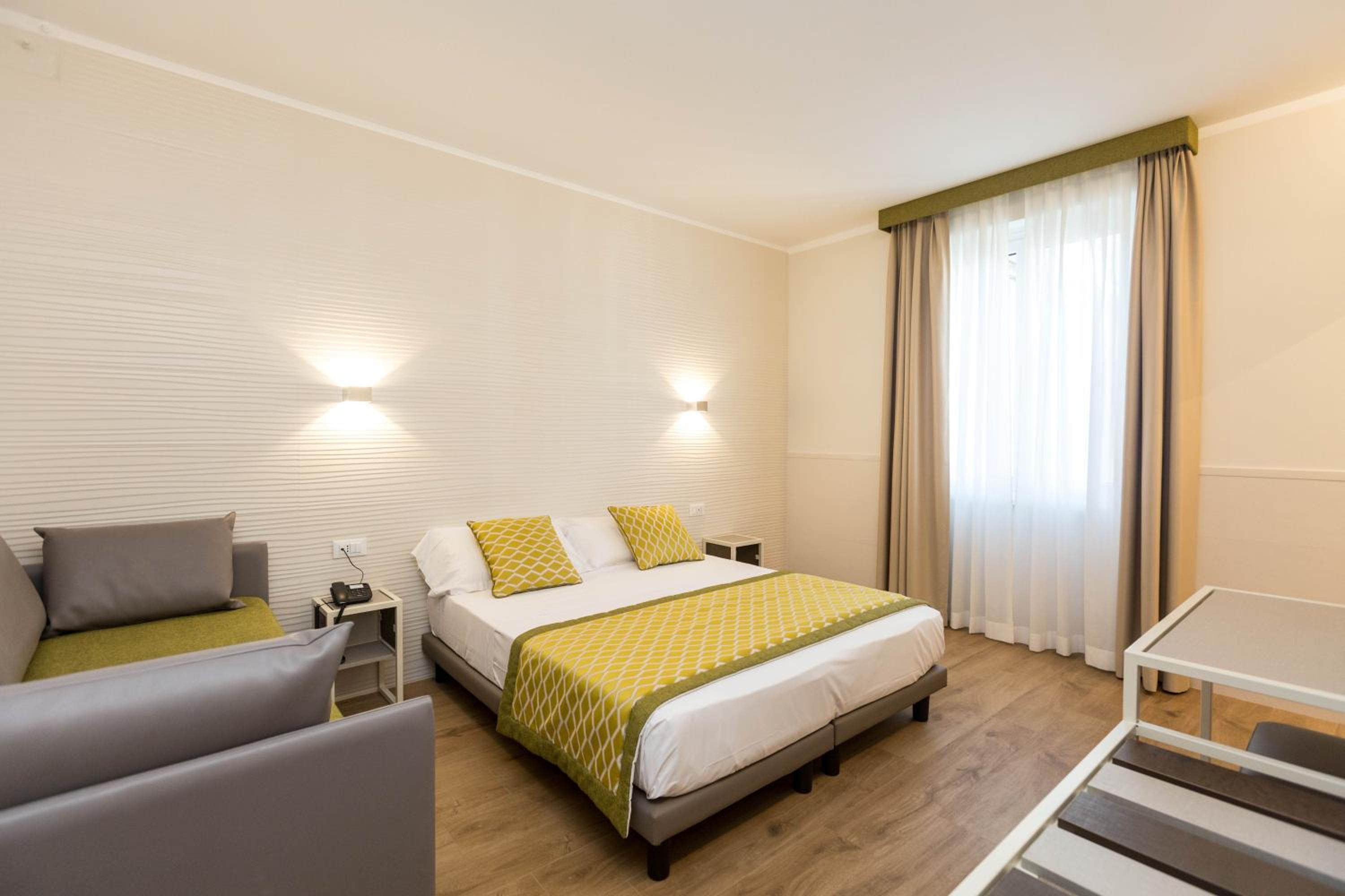 Superior Triple Room photo 3