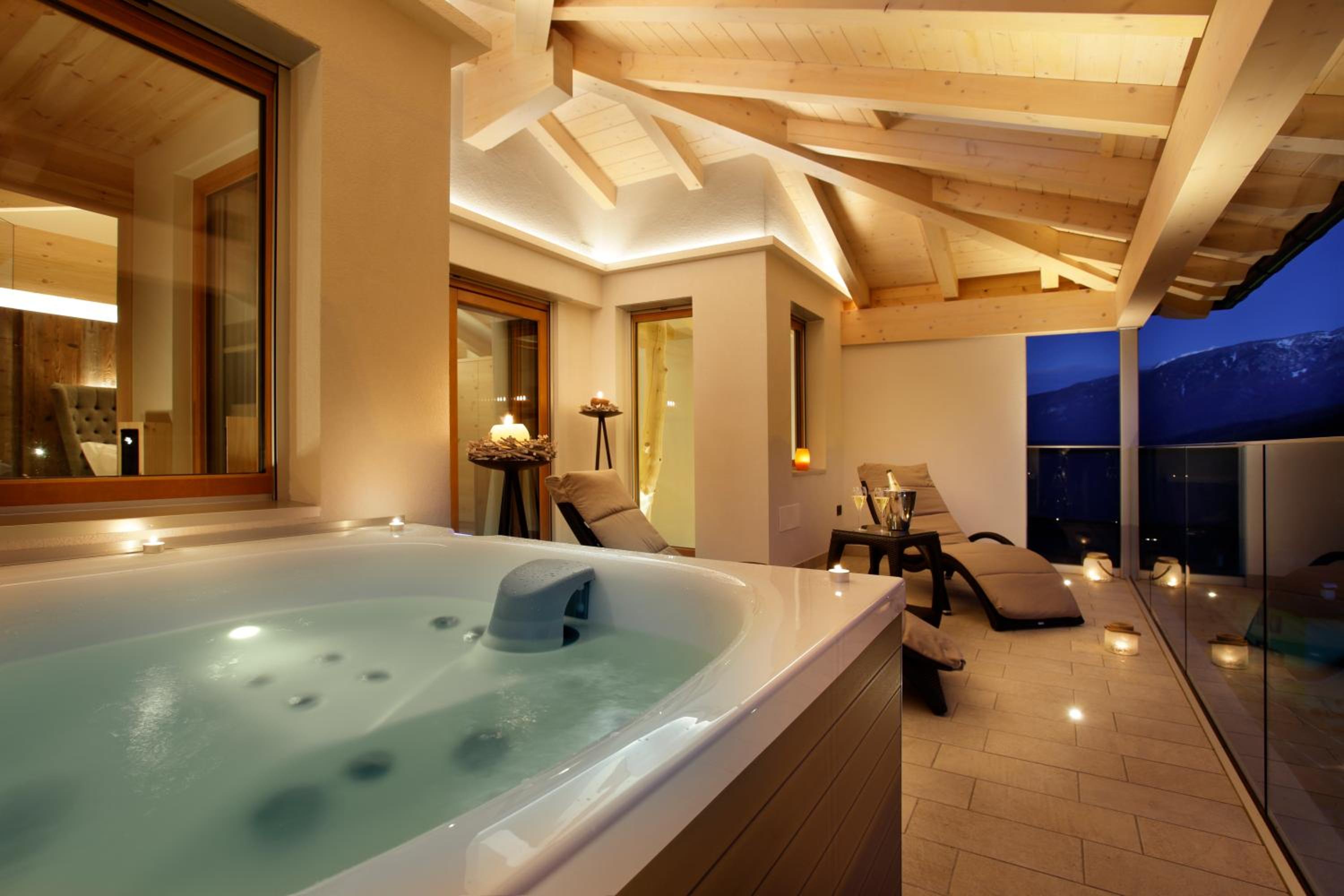 King Suite with Spa Bath - Photo 3