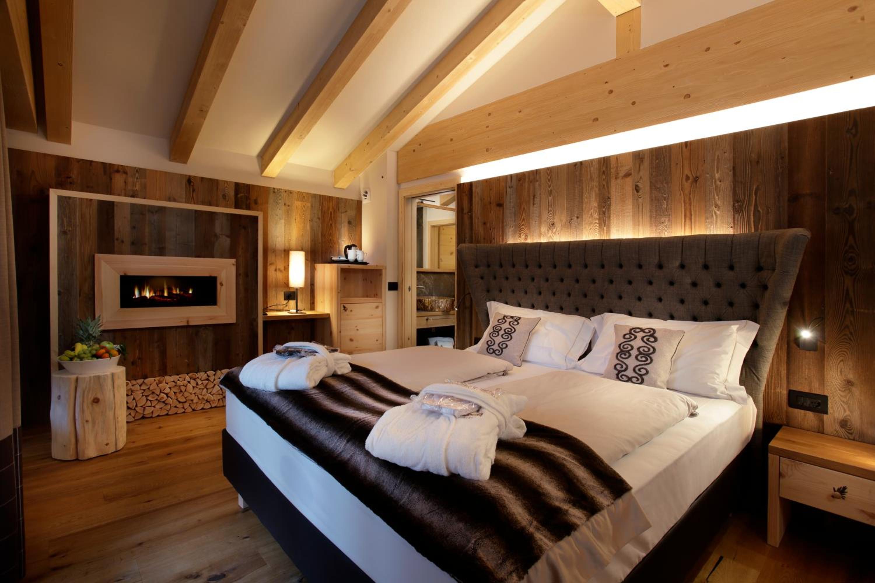 King Suite with Spa Bath - Photo 1