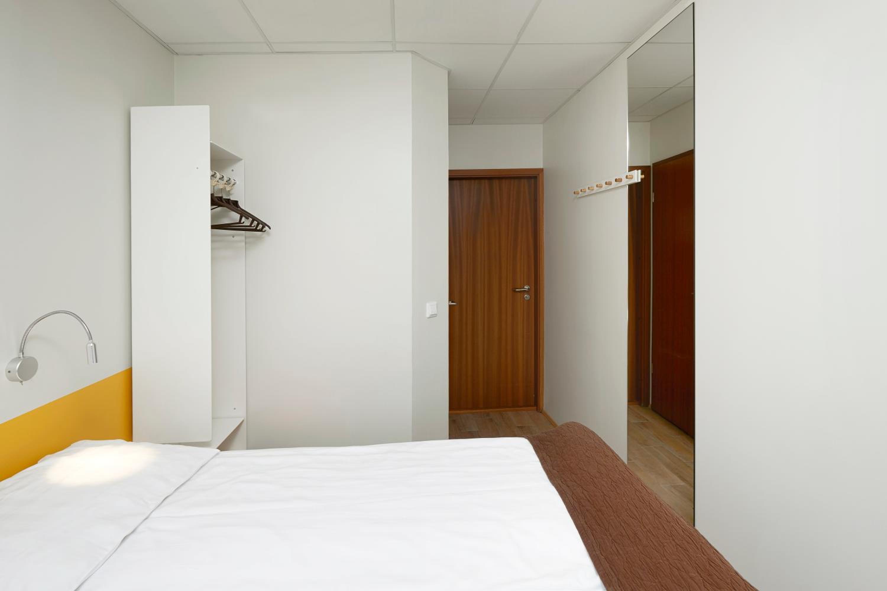 Budget no window Twin Room - Photo 6