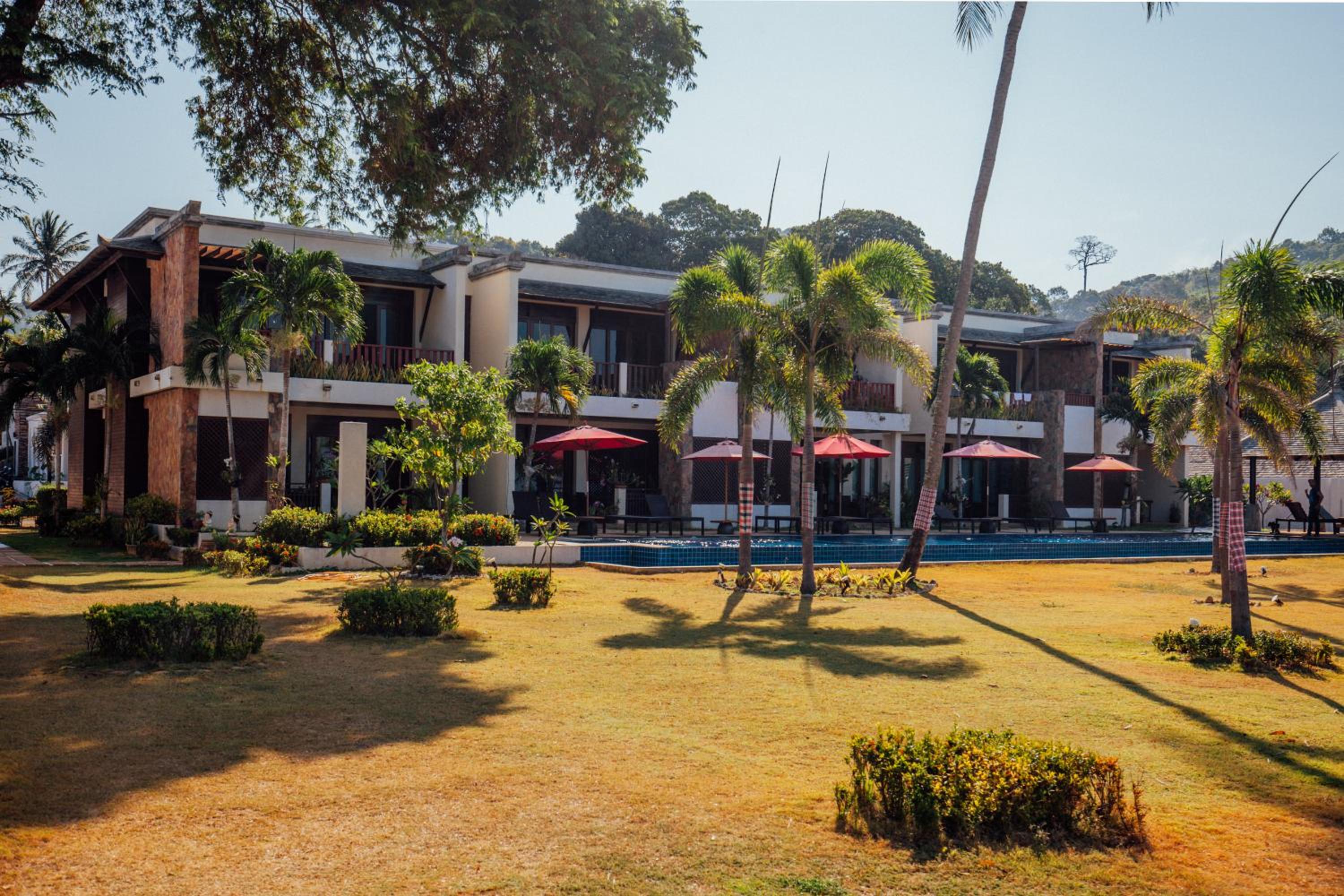 Beachfront Apartment - 2 Bedroom (Upper floor) photo 2