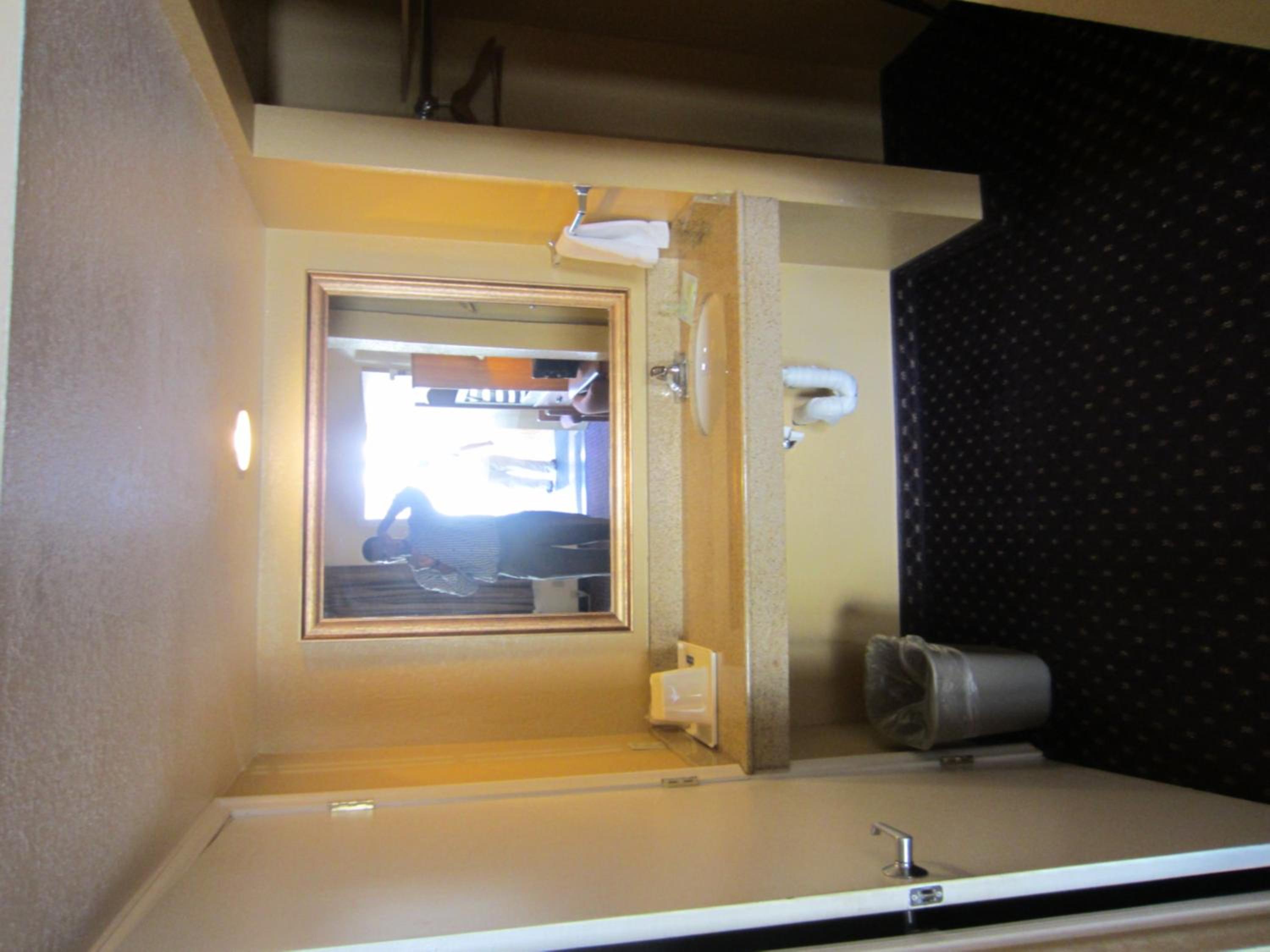 King Room - Non-Smoking - Photo 3